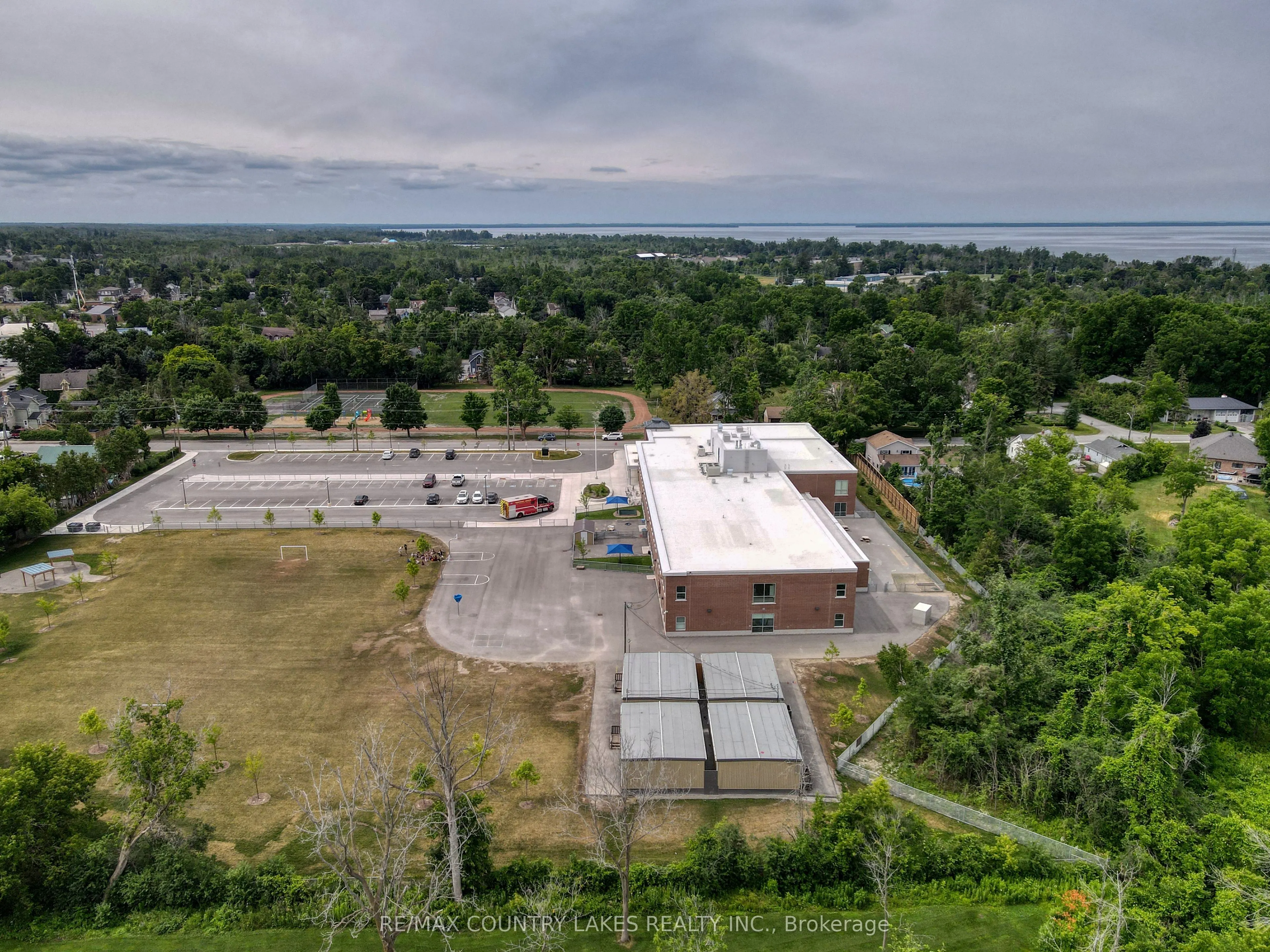 271 Lakeland Crescent