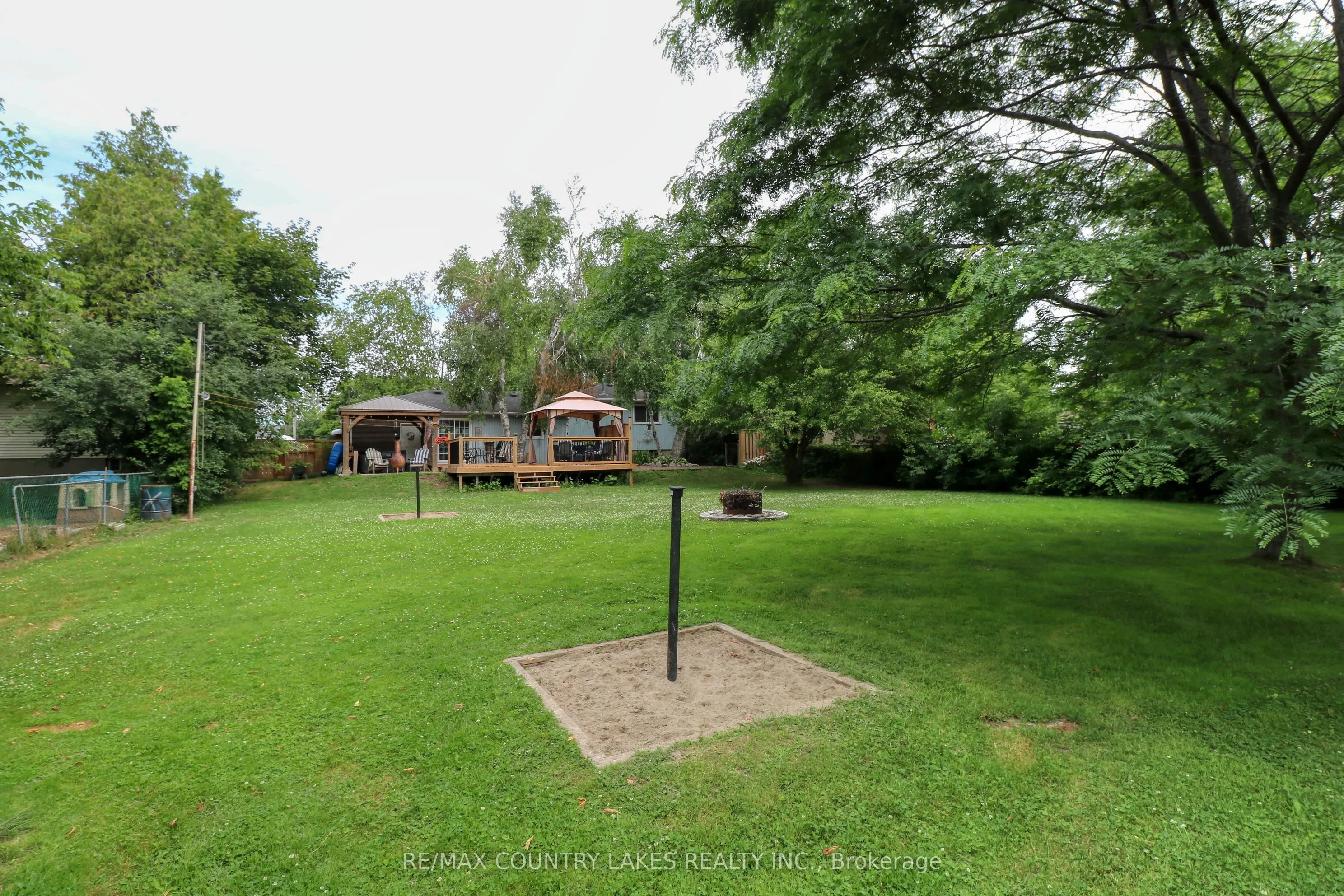 271 Lakeland Crescent
