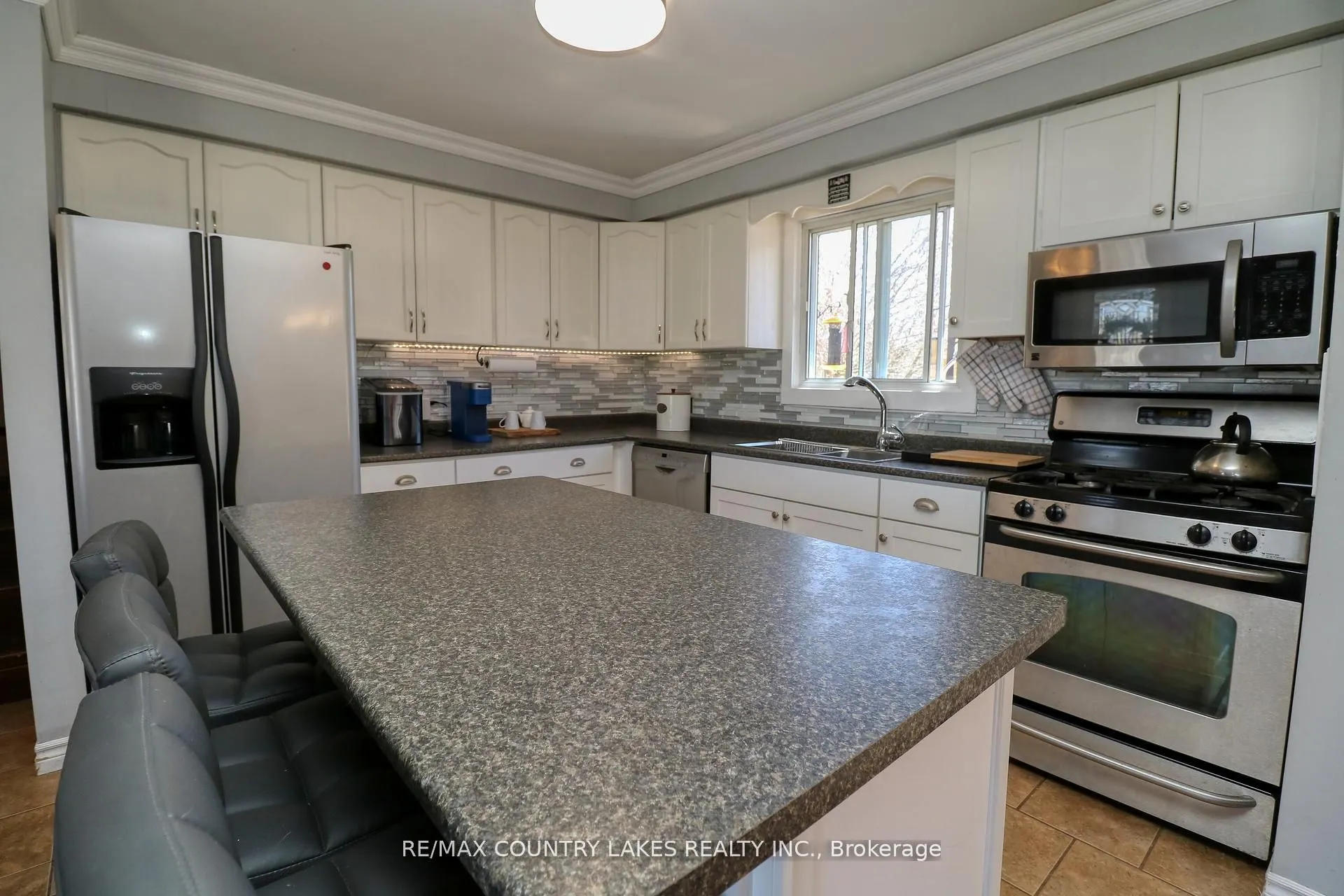 271 Lakeland Crescent