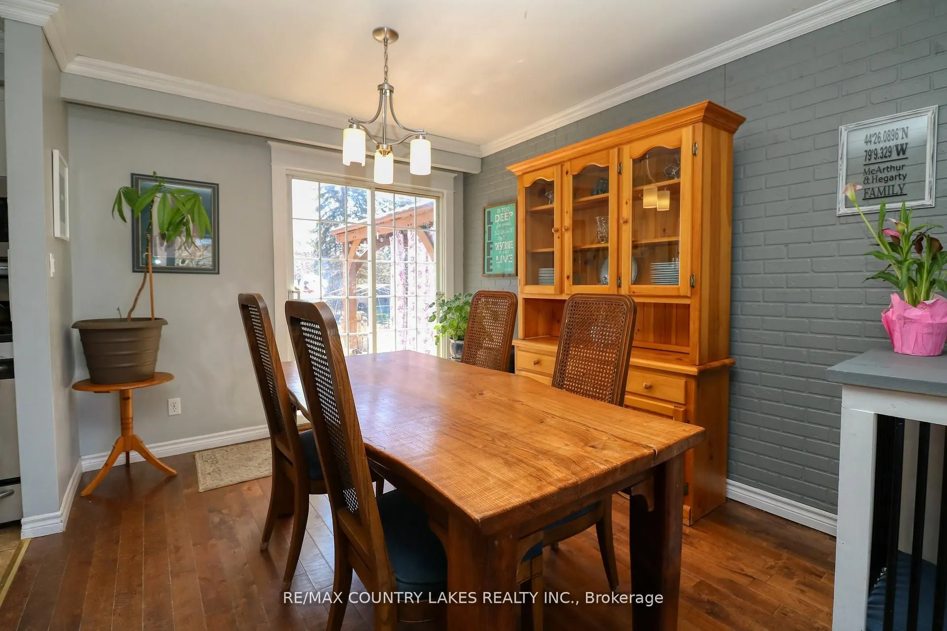 271 Lakeland Crescent