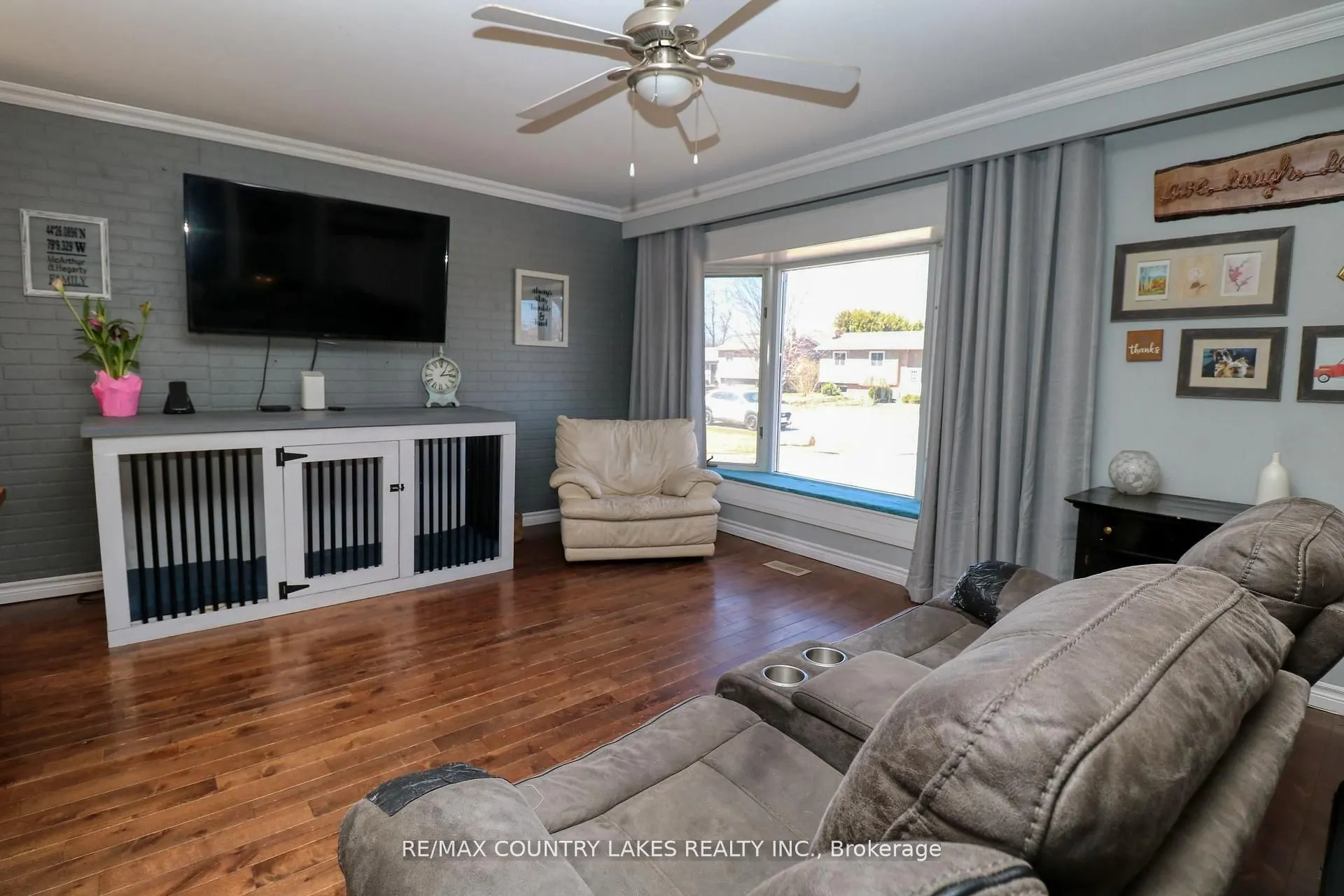 271 Lakeland Crescent