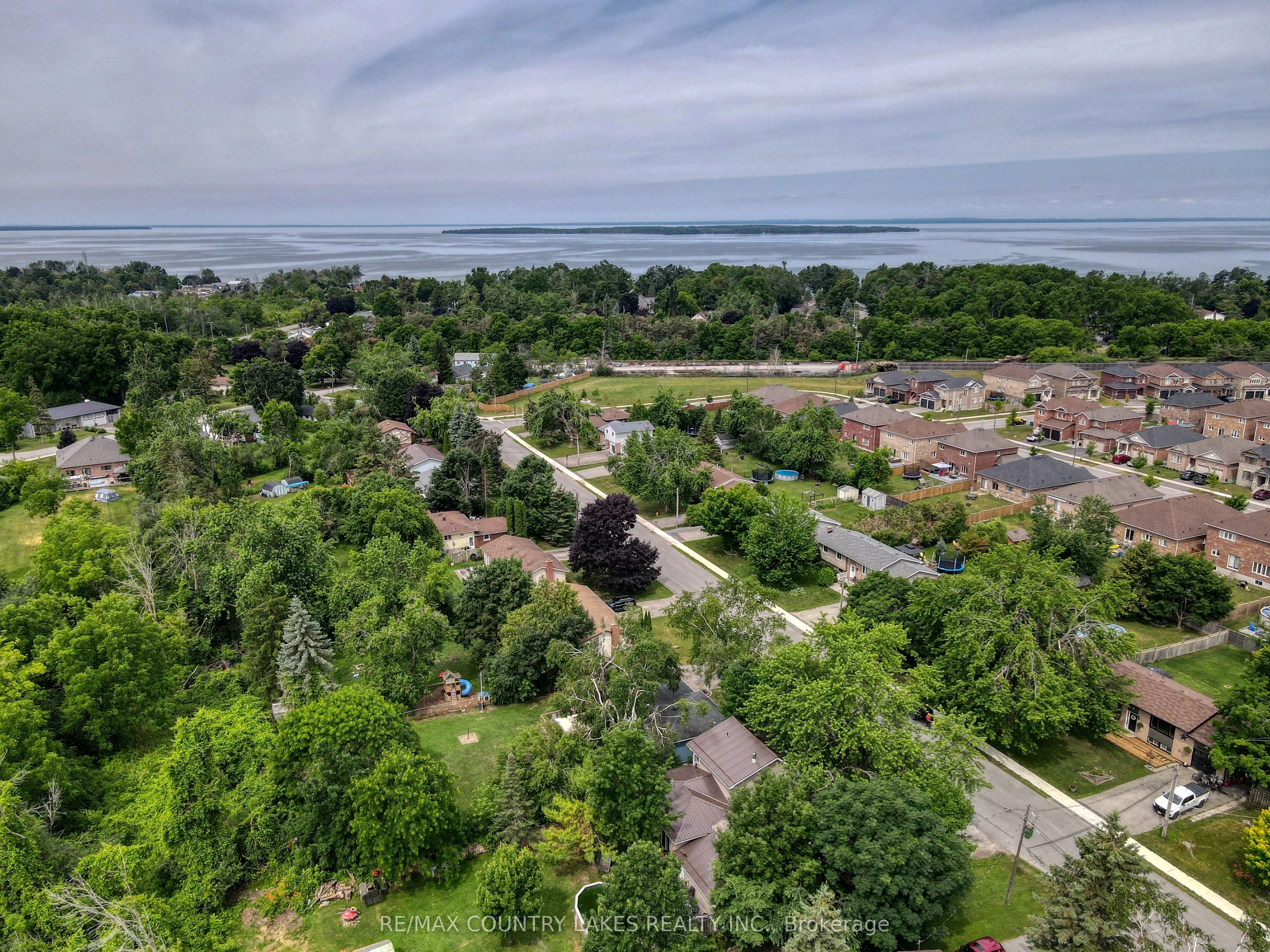271 Lakeland Crescent
