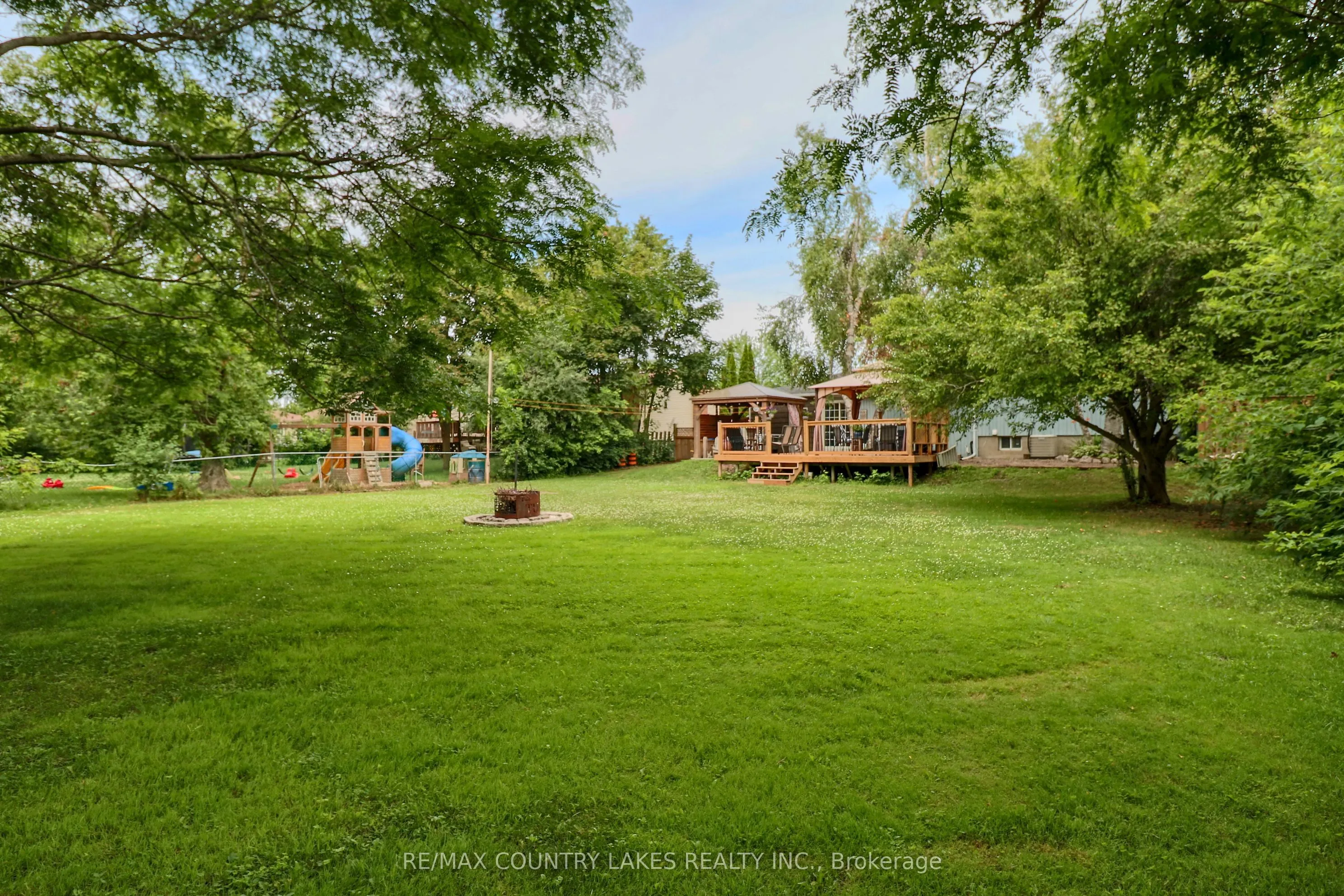 271 Lakeland Crescent