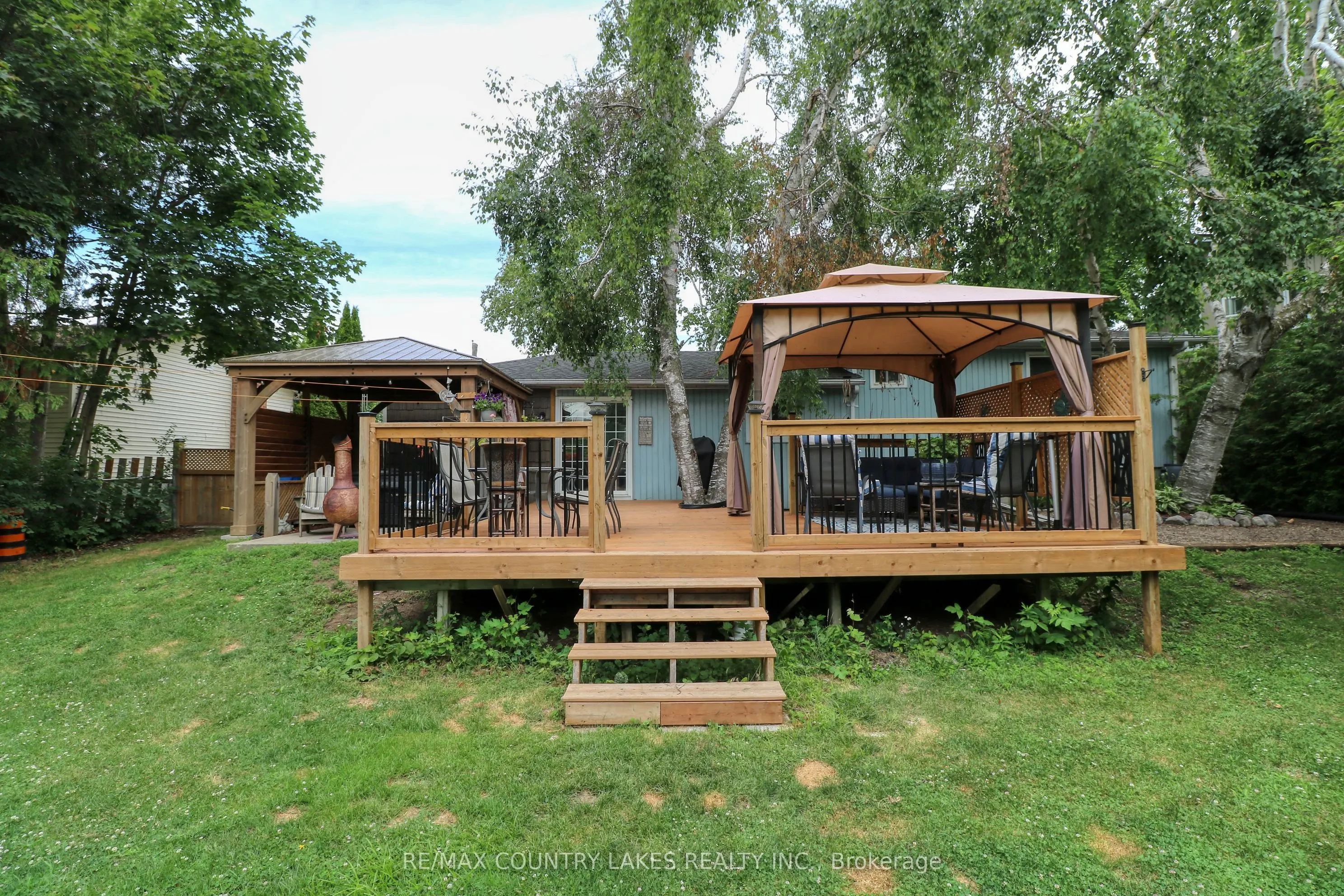 271 Lakeland Crescent