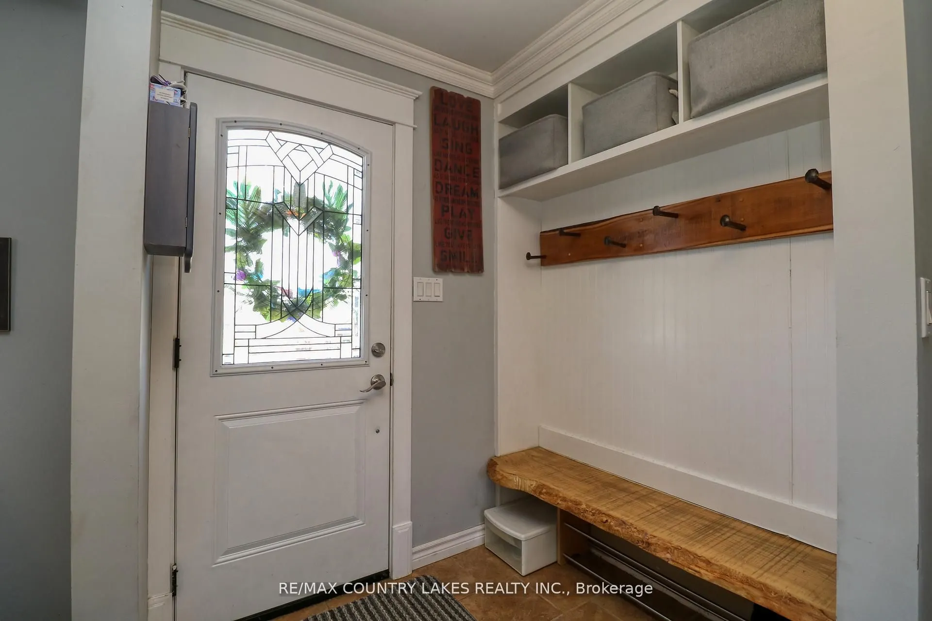 271 Lakeland Crescent