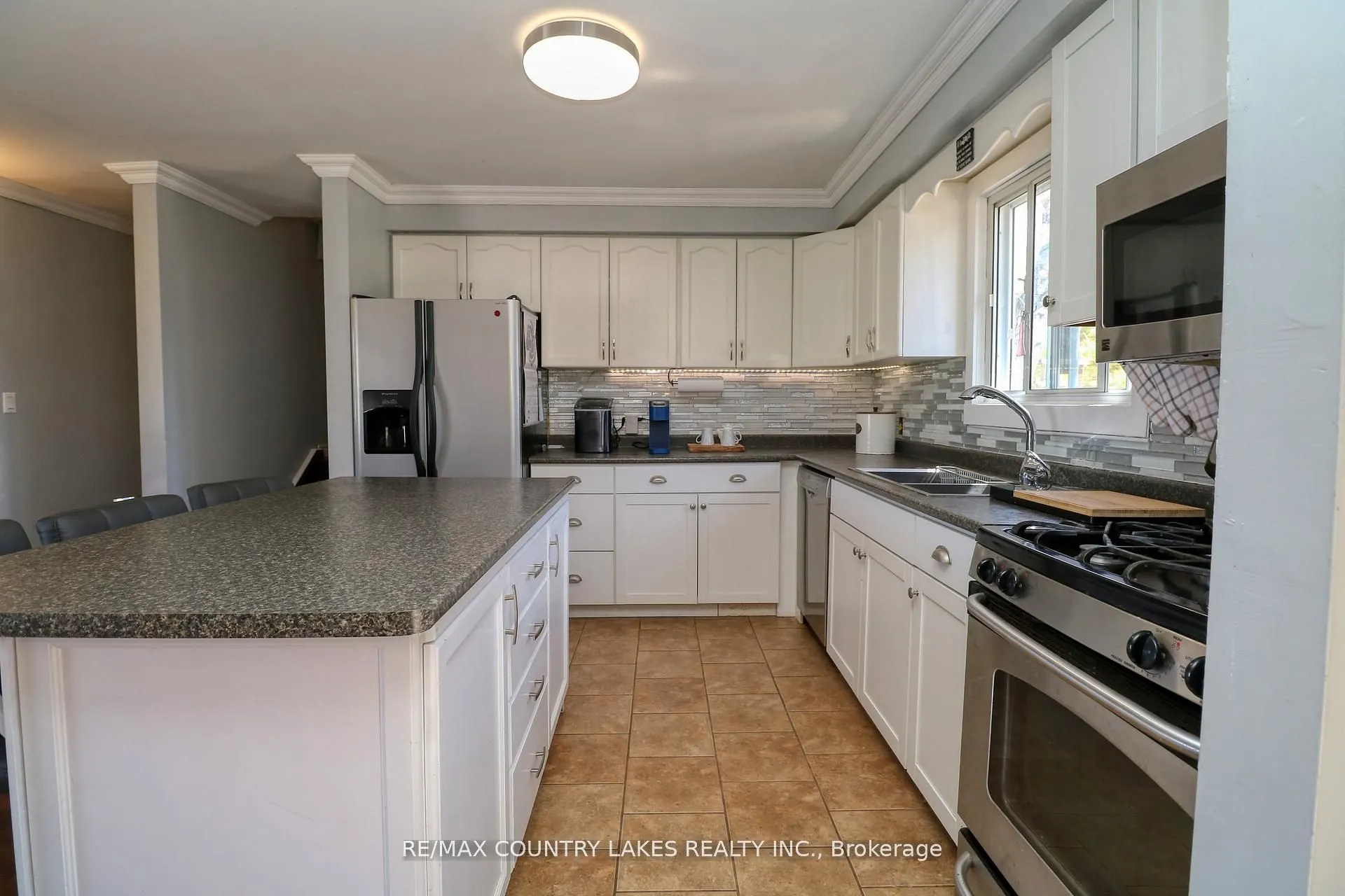 271 Lakeland Crescent