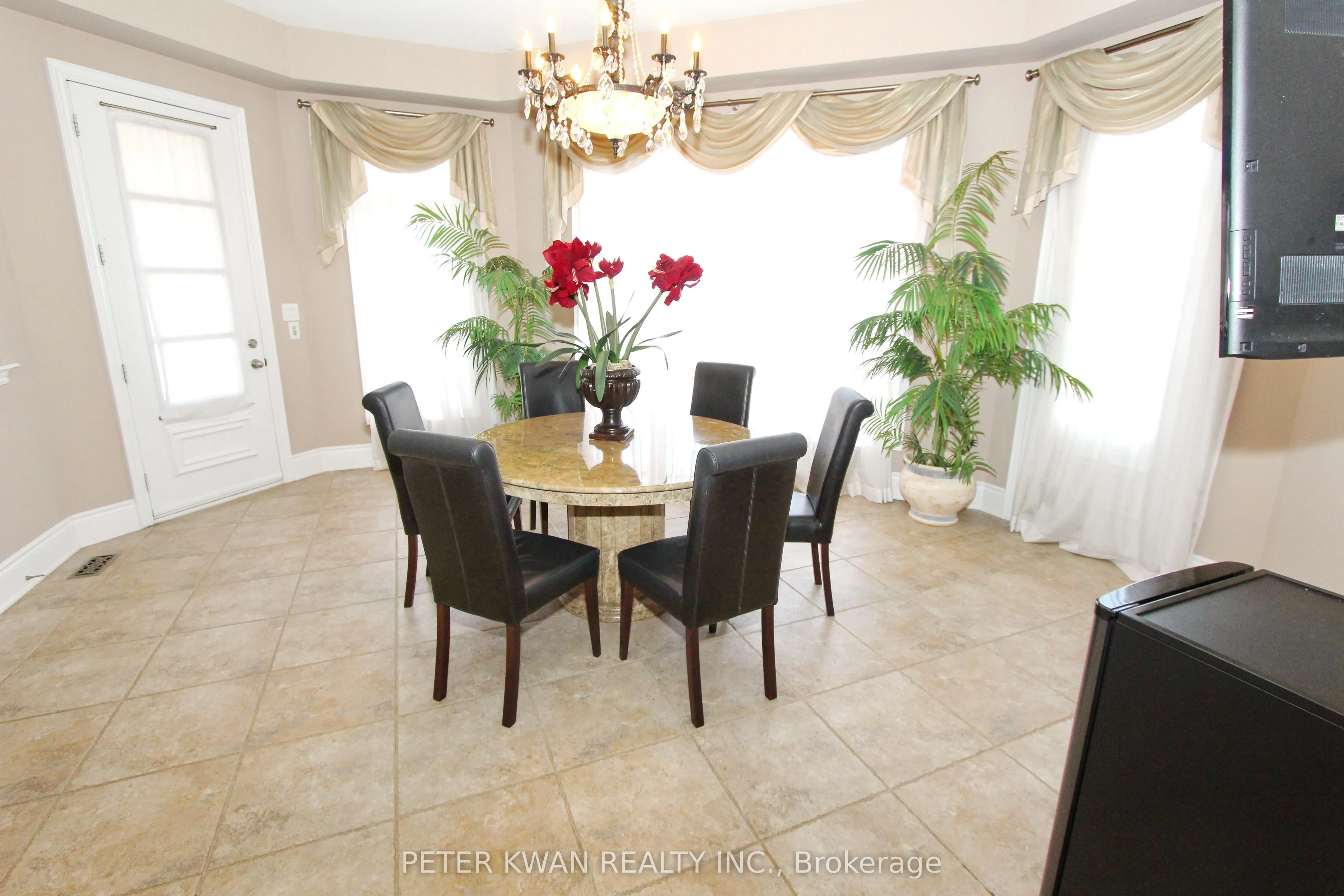 123 Carisbrooke Circle