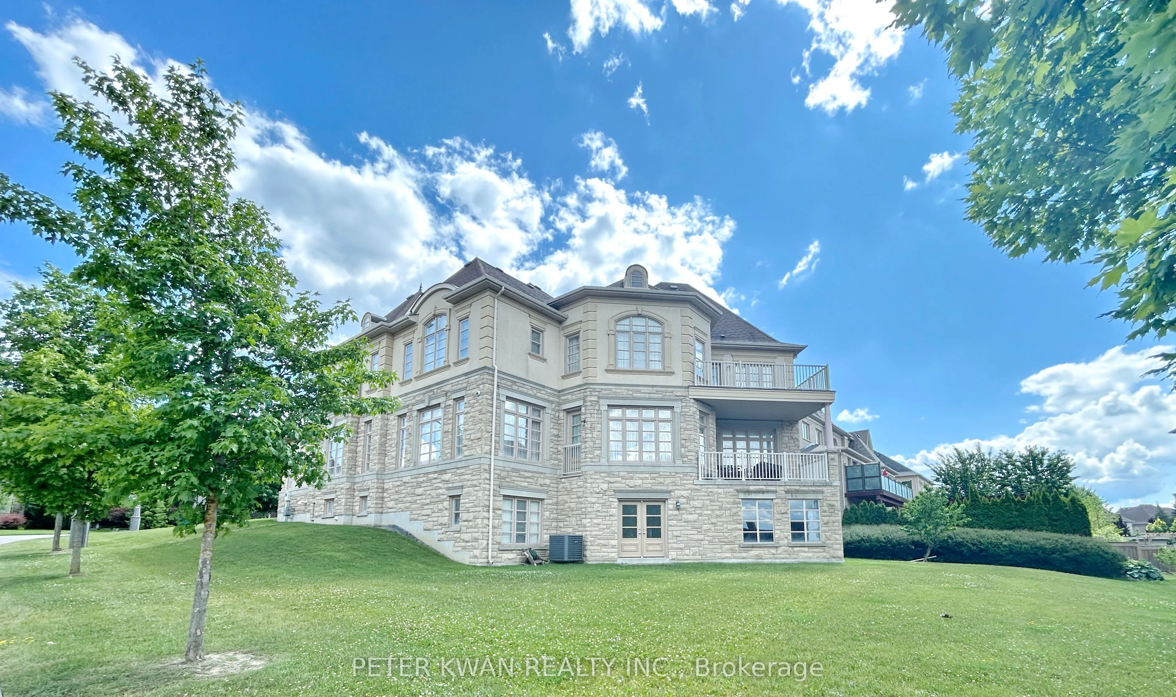 123 Carisbrooke Circle