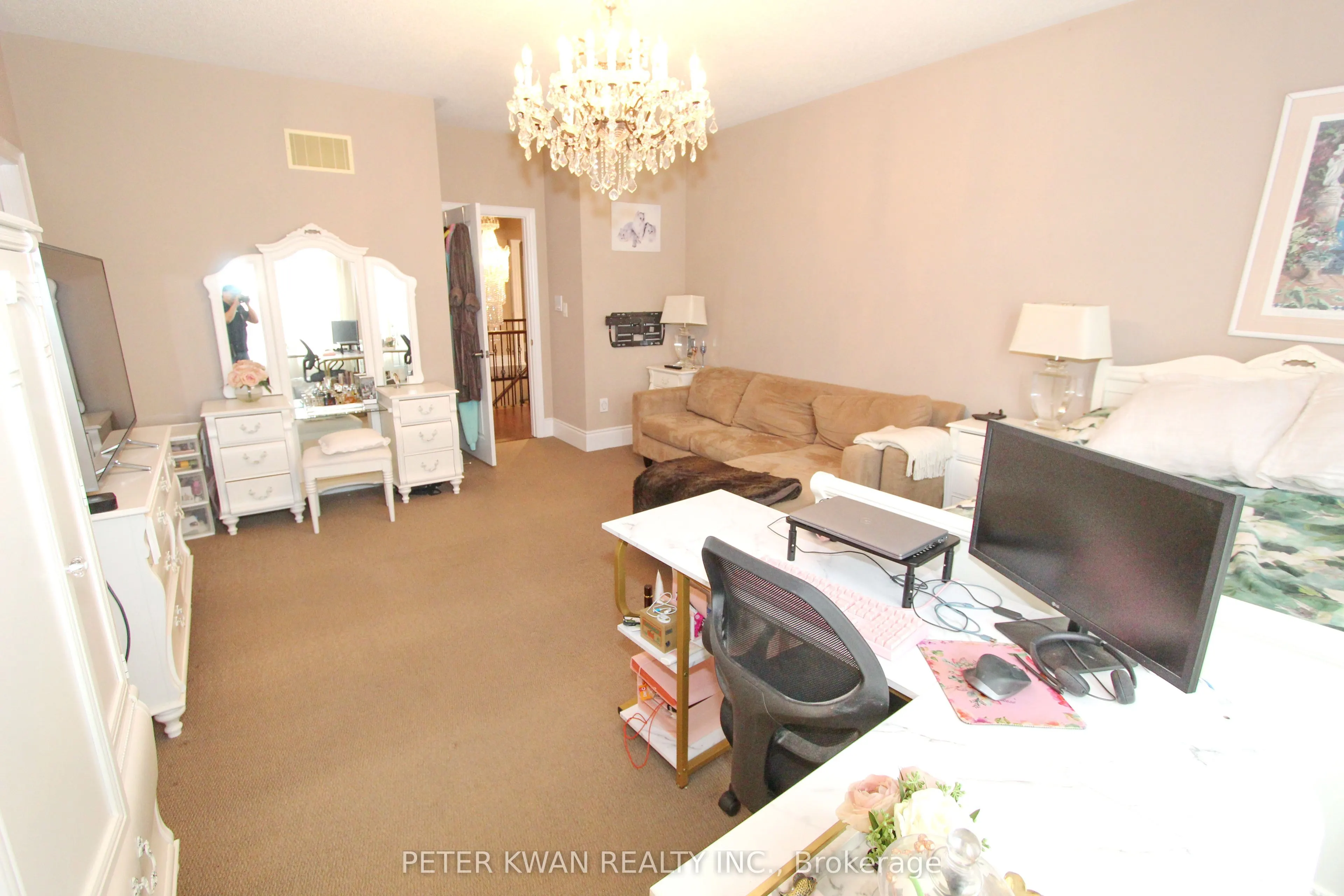123 Carisbrooke Circle