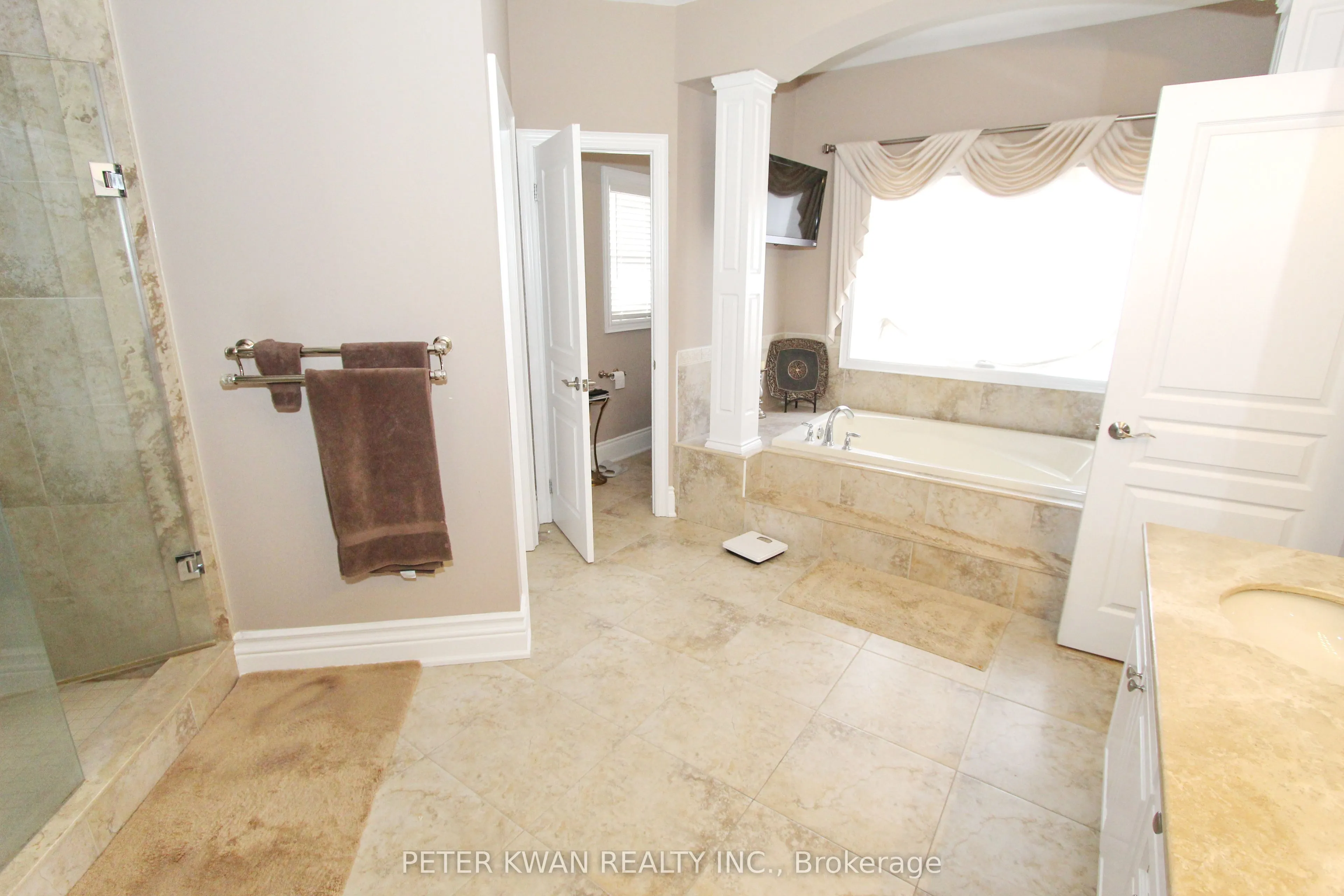 123 Carisbrooke Circle