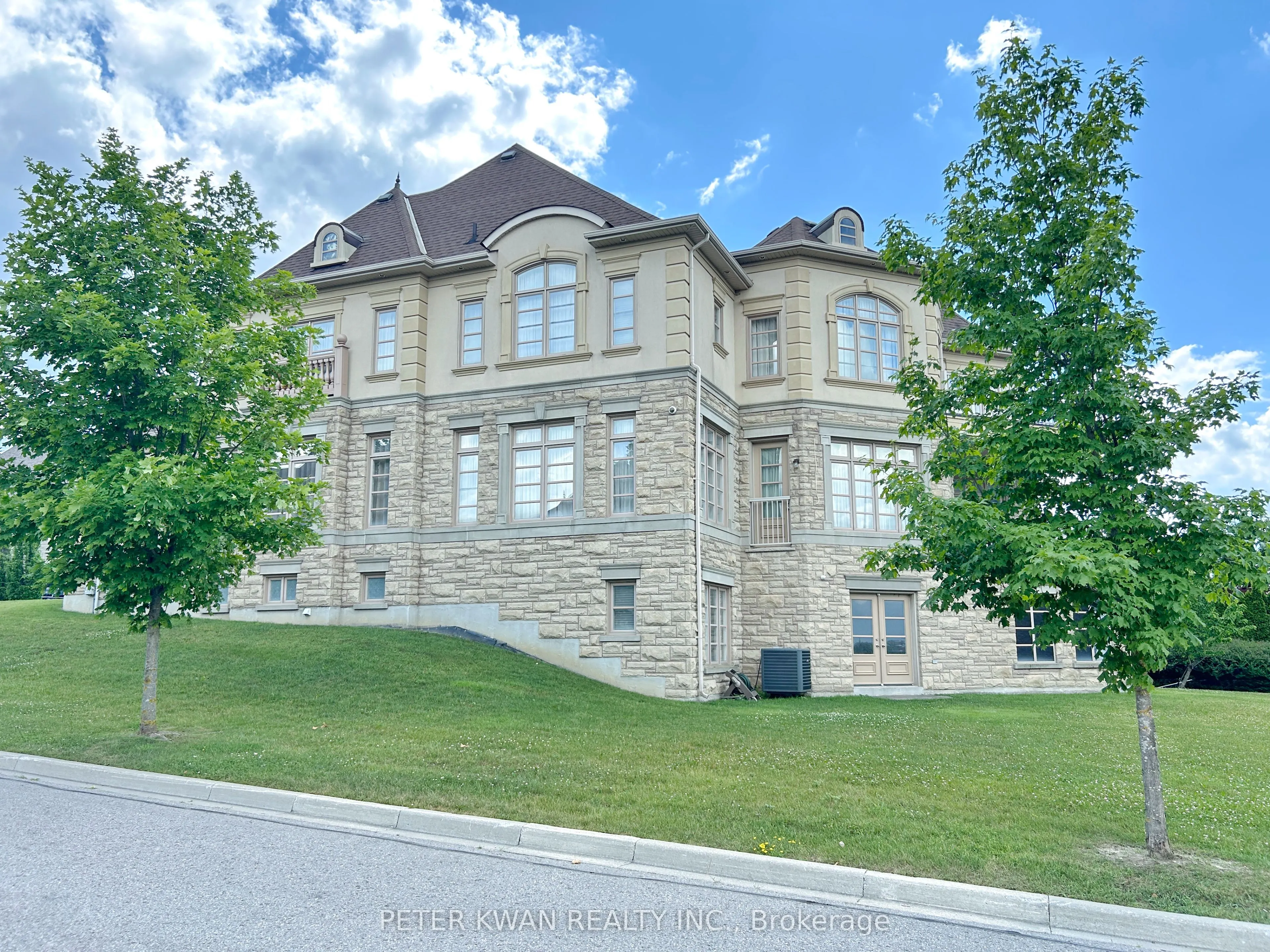 123 Carisbrooke Circle