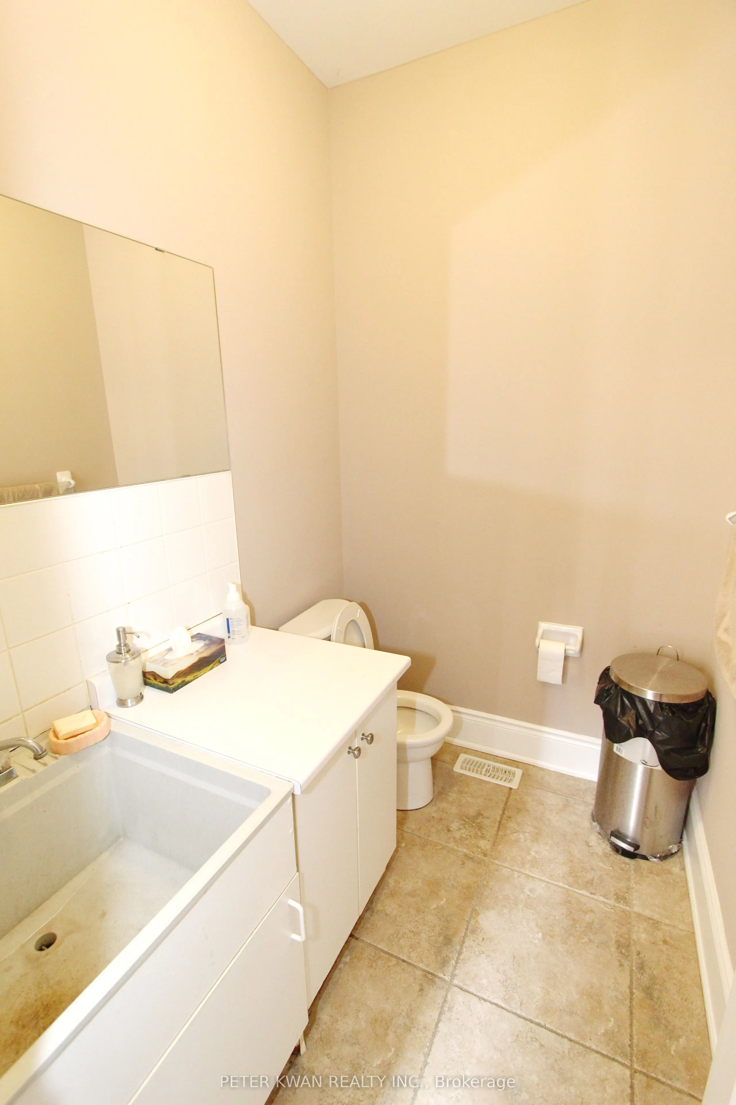 123 Carisbrooke Circle