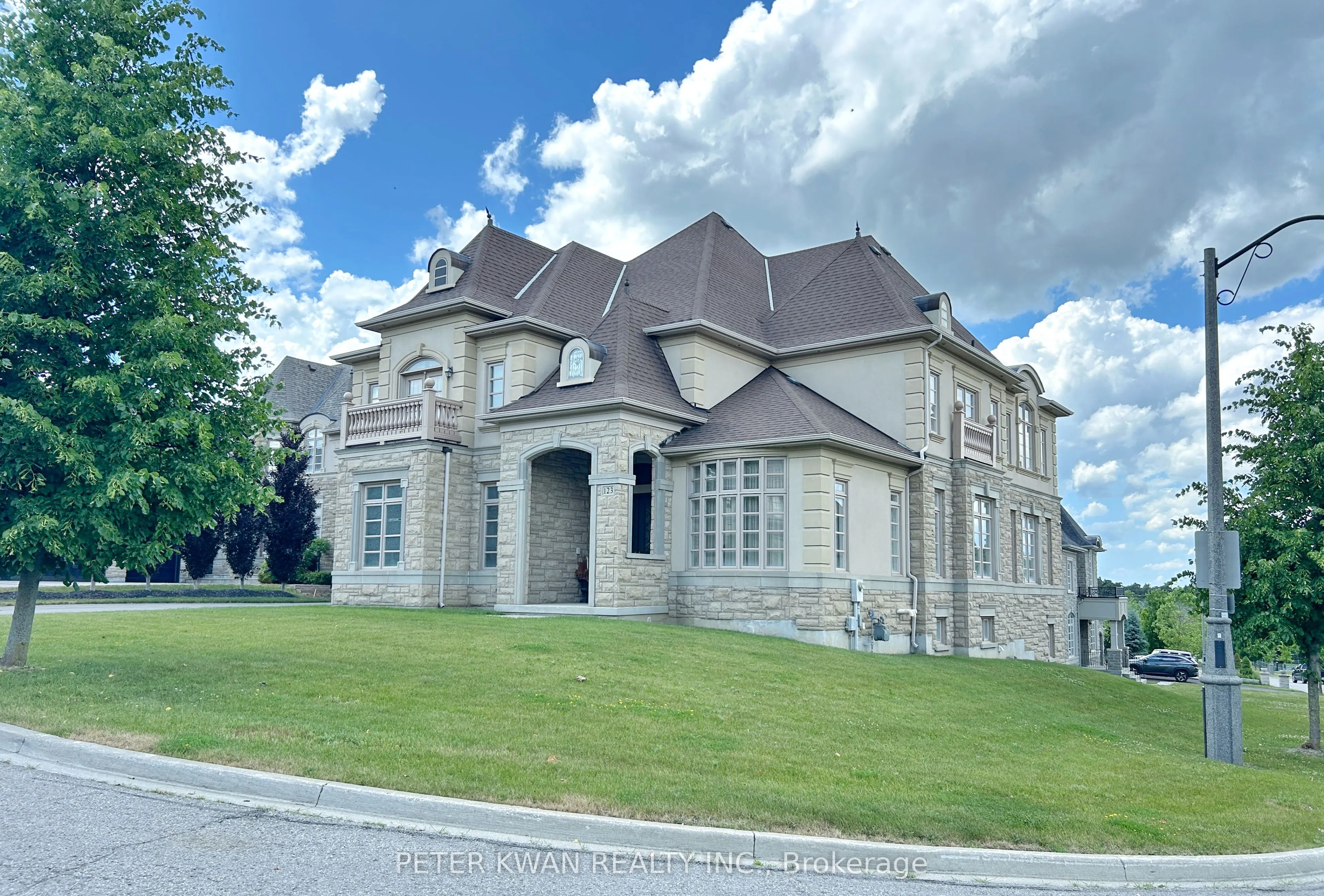 123 Carisbrooke Circle