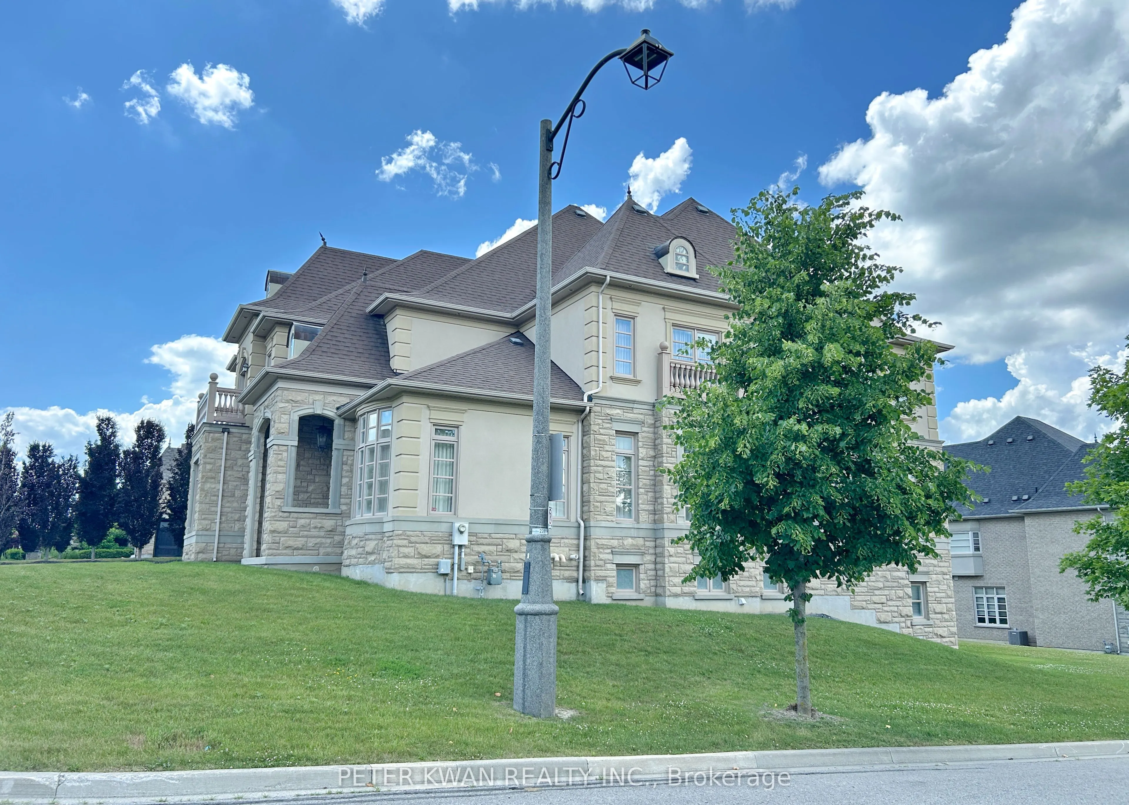 123 Carisbrooke Circle