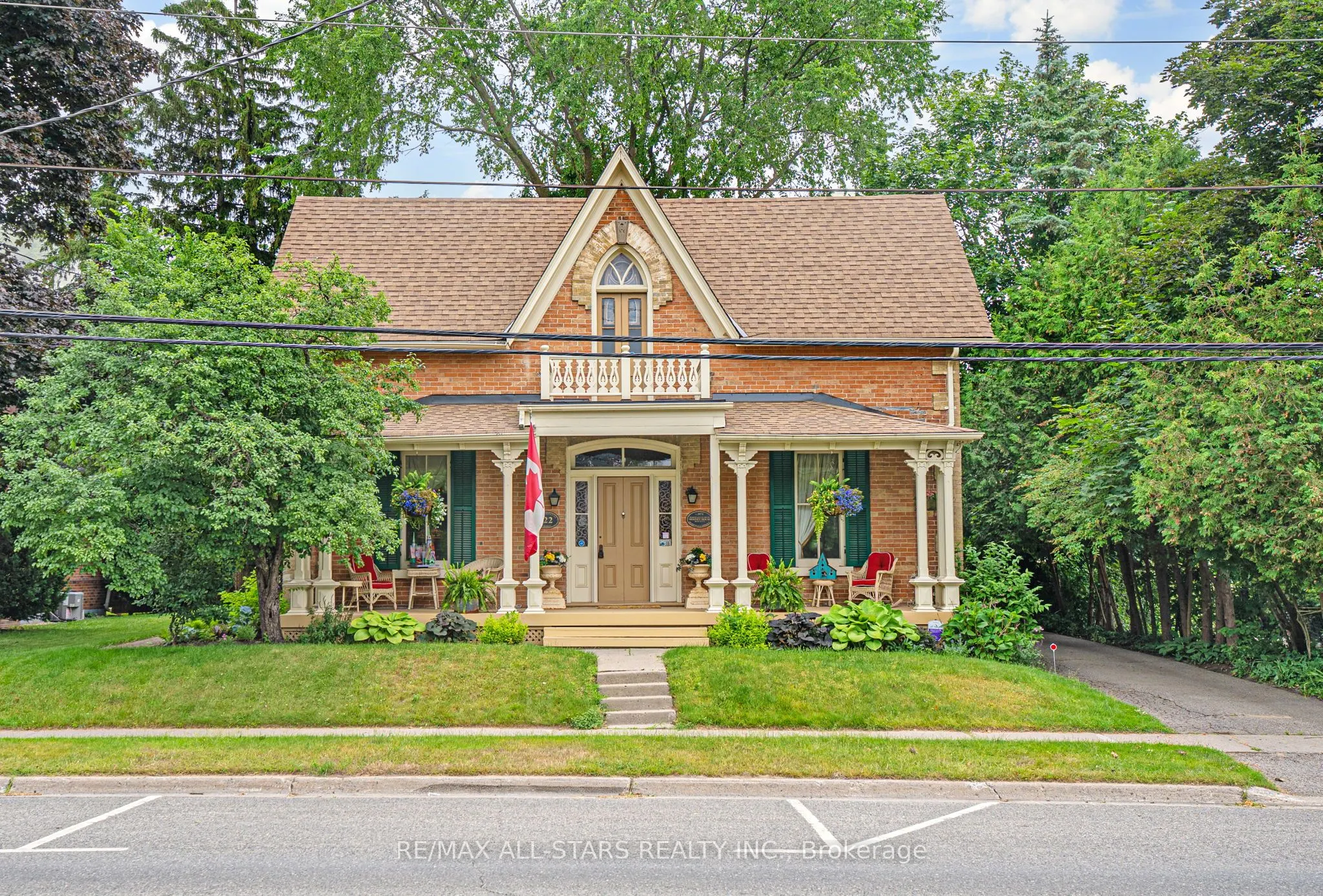 122 Brock Street E