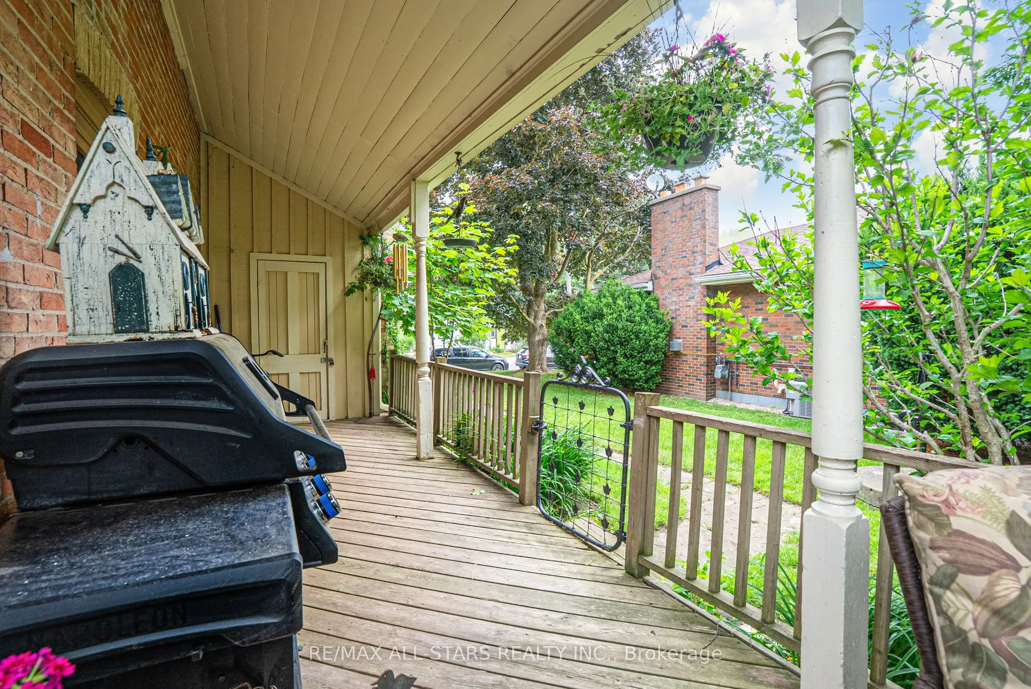 122 Brock Street E