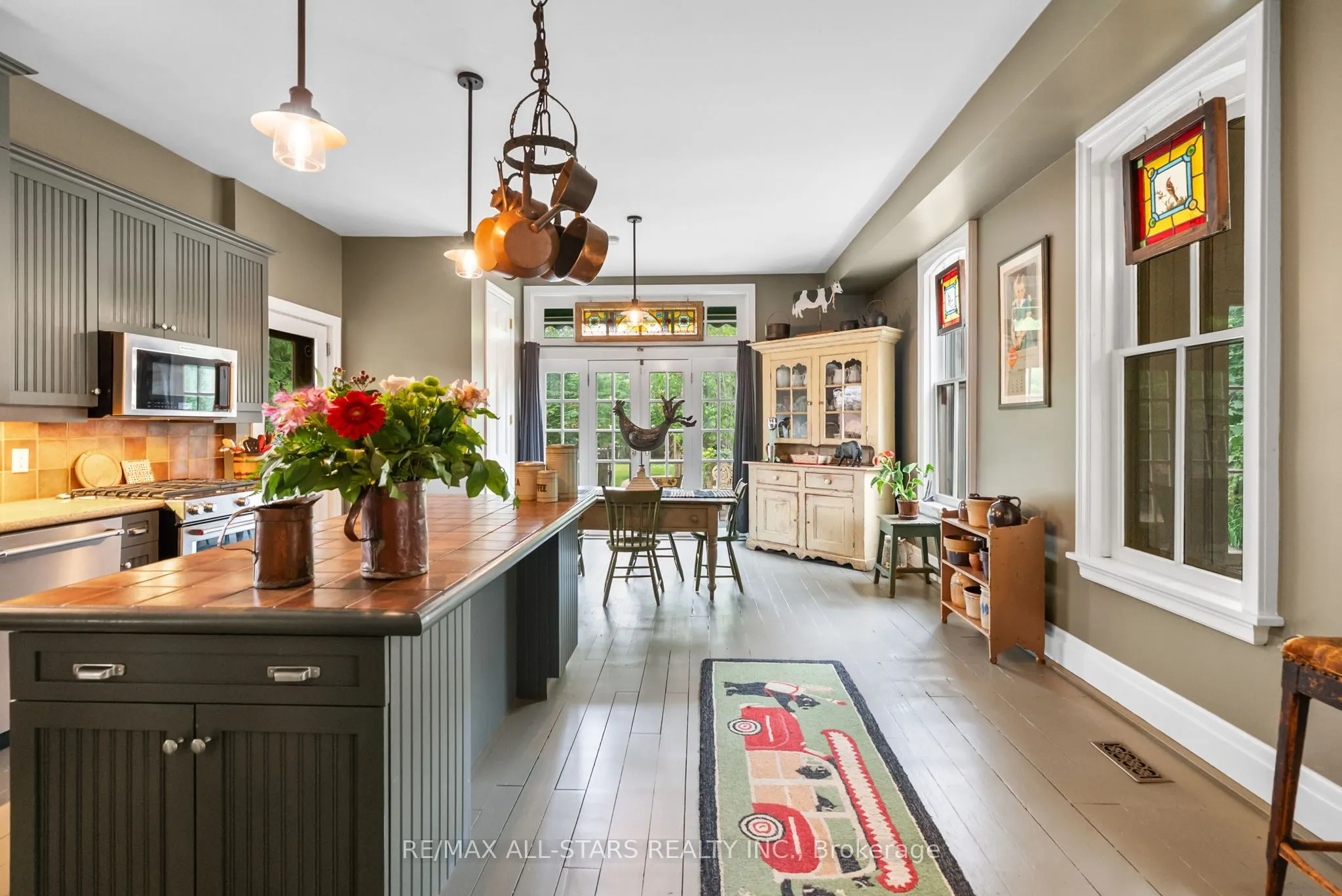 122 Brock Street E