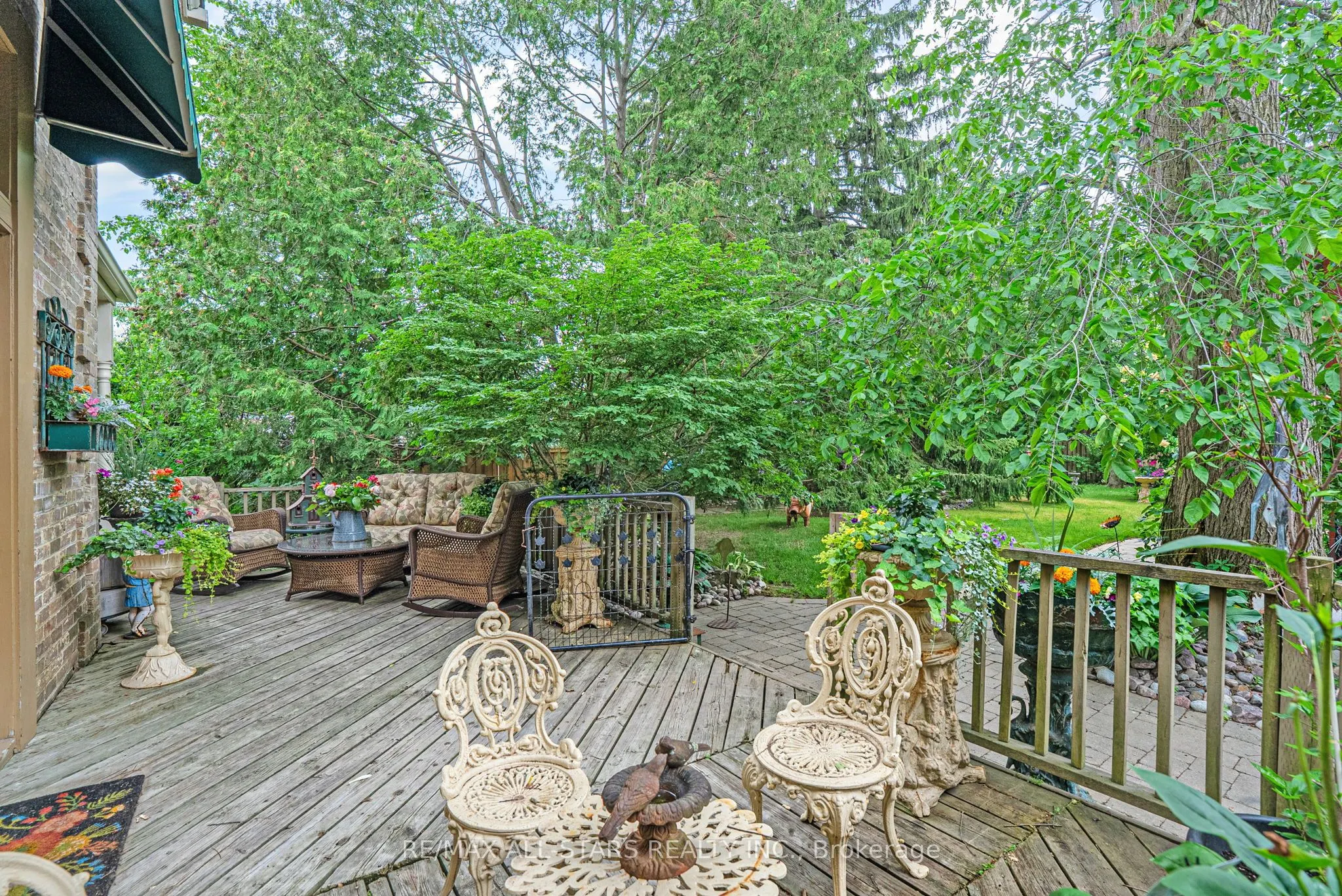 122 Brock Street E