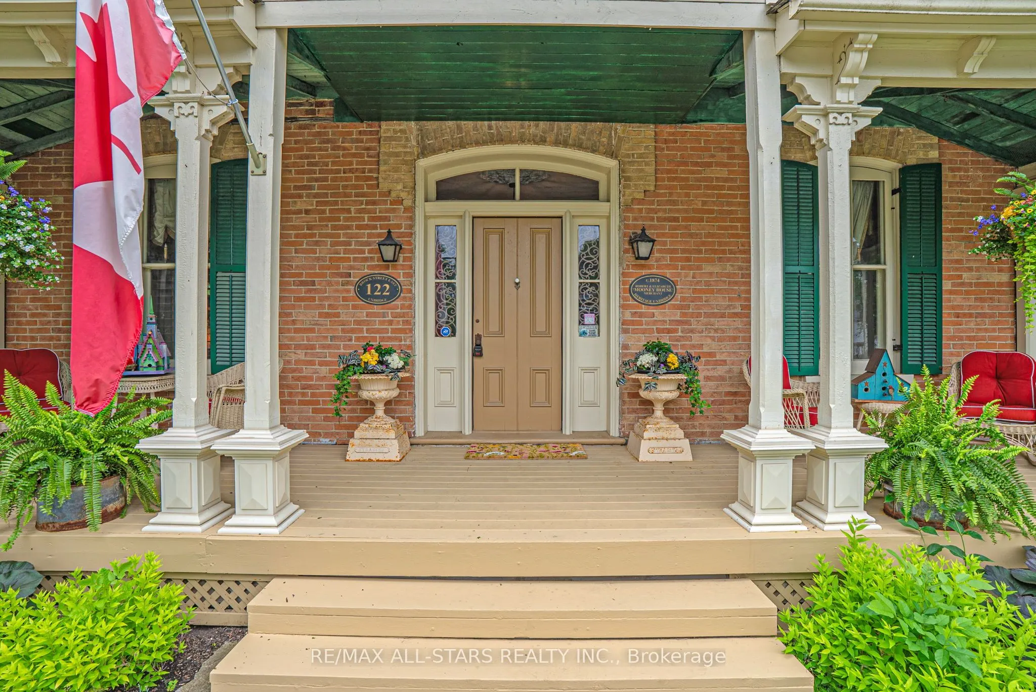 122 Brock Street E