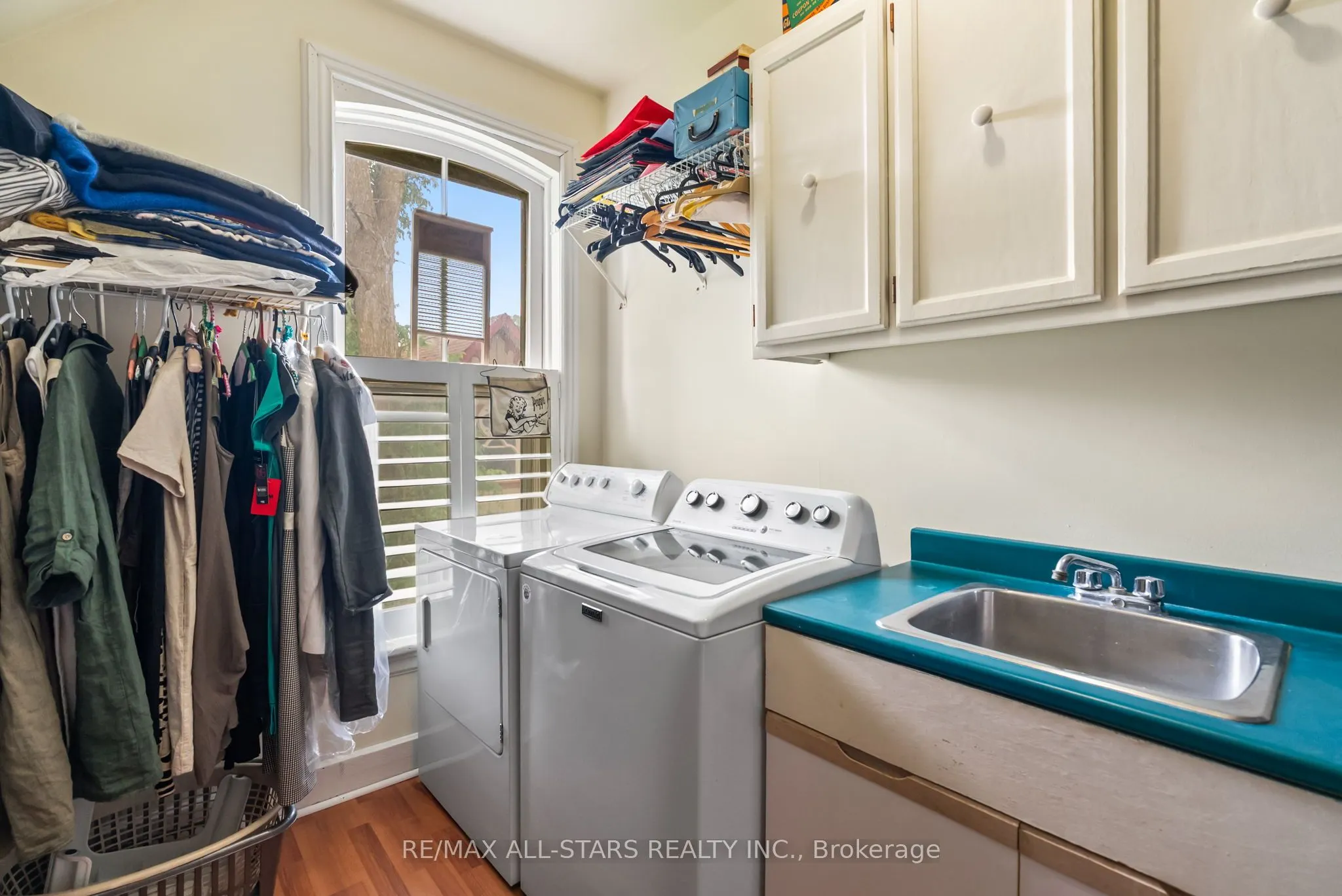 122 Brock Street E