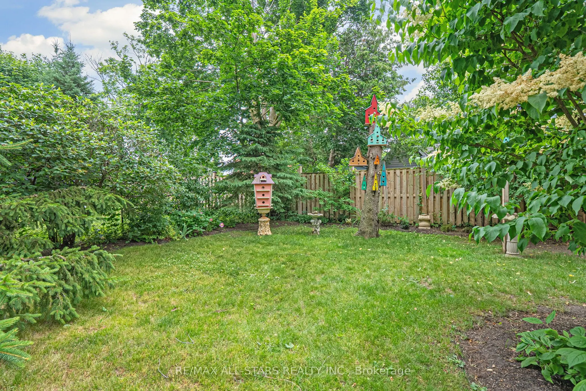 122 Brock Street E