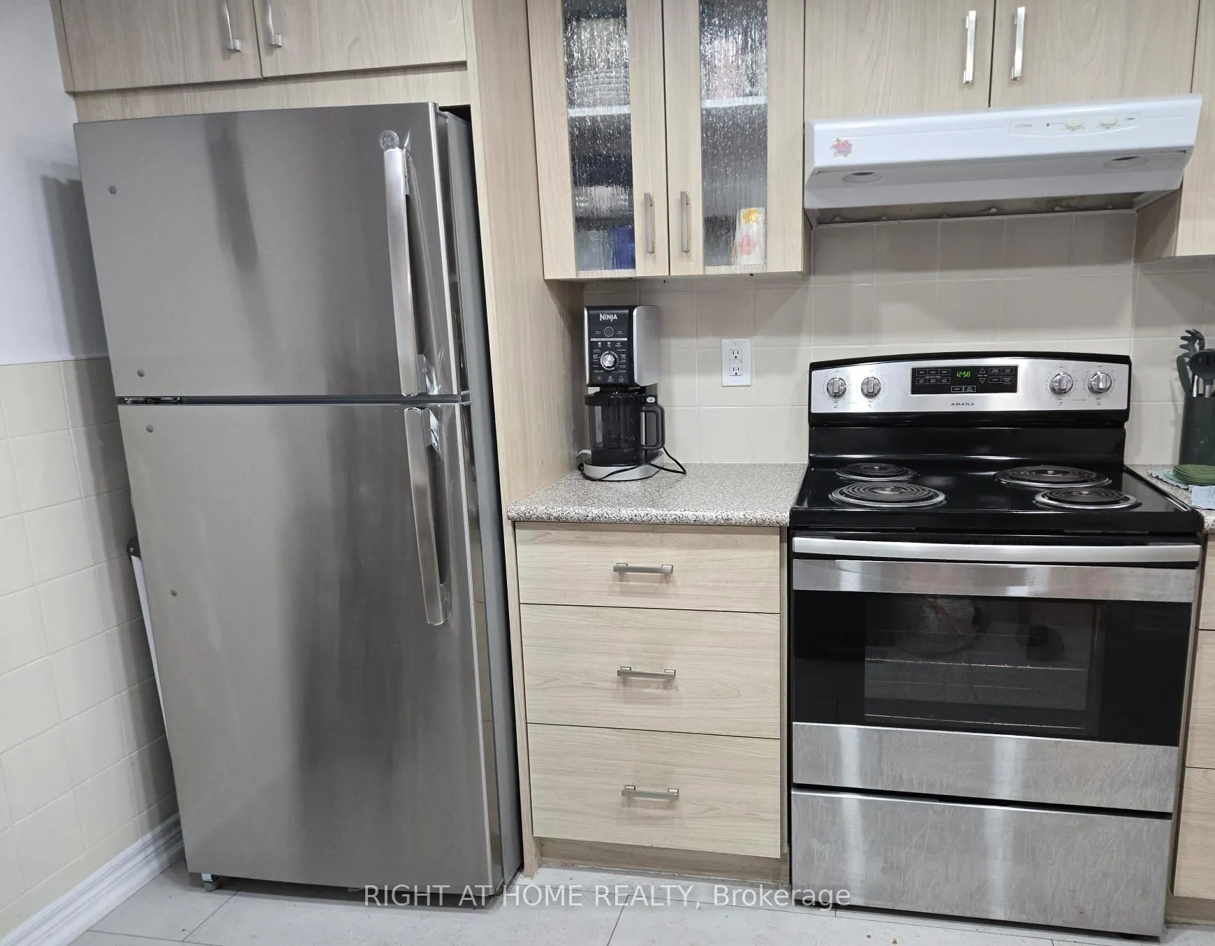 7460 Bathurst Street, #208