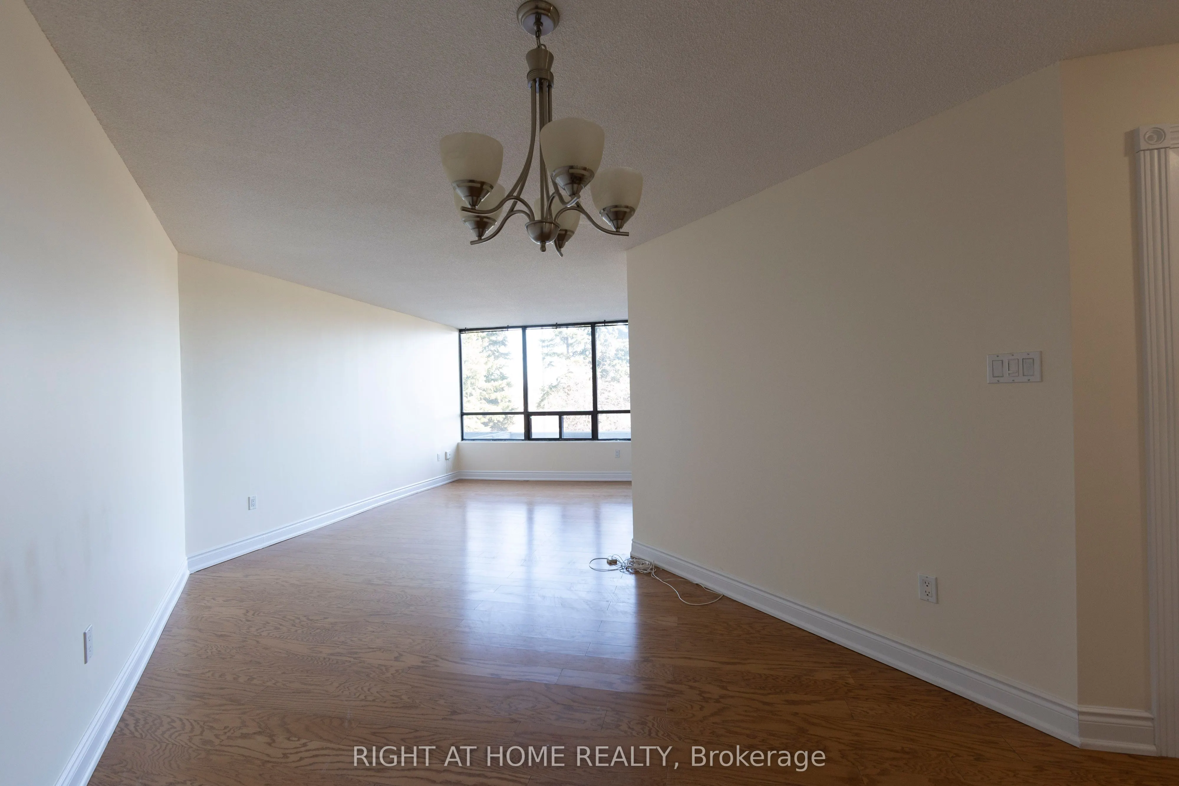 7460 Bathurst Street, #208