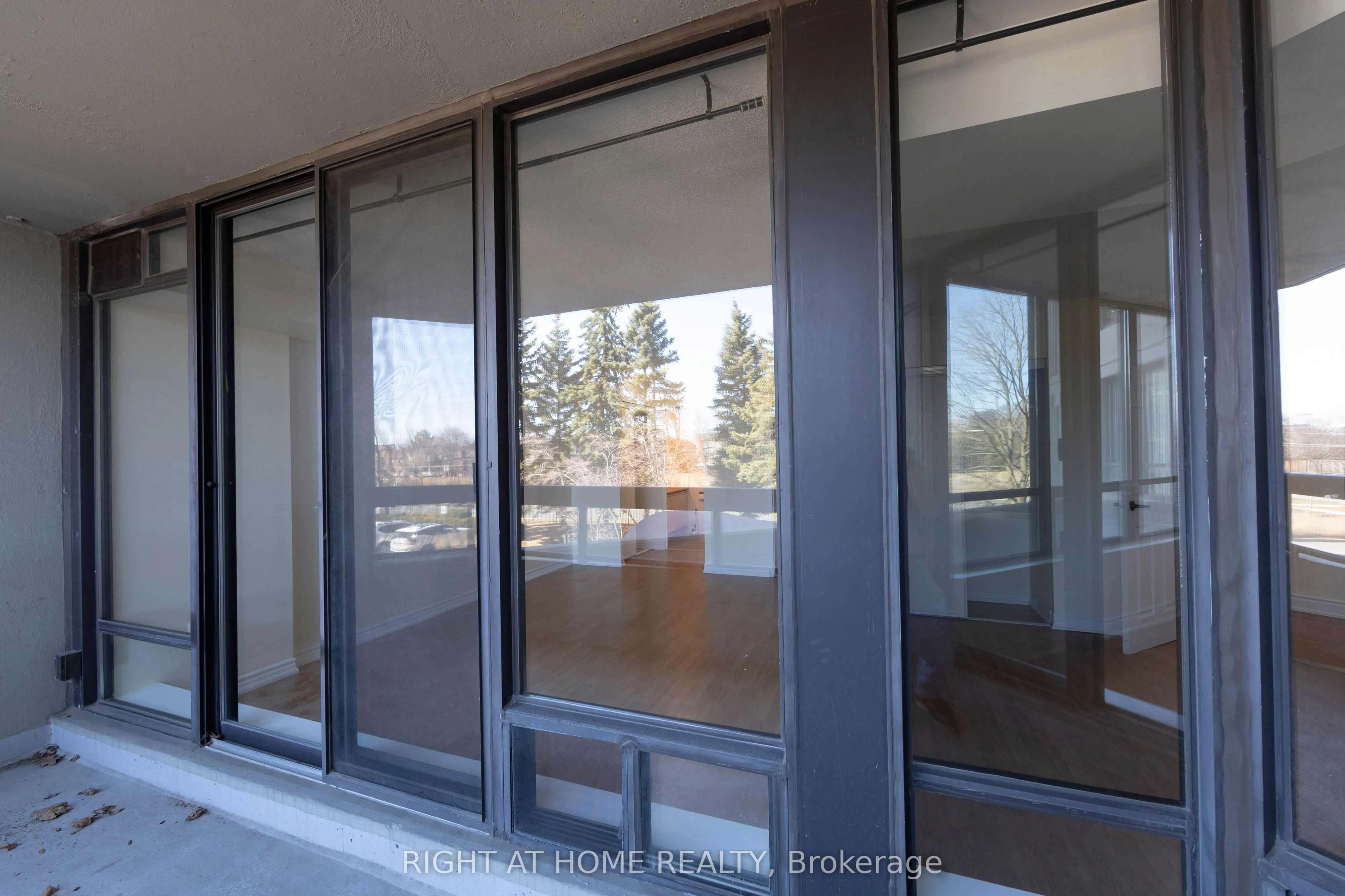7460 Bathurst Street, #208