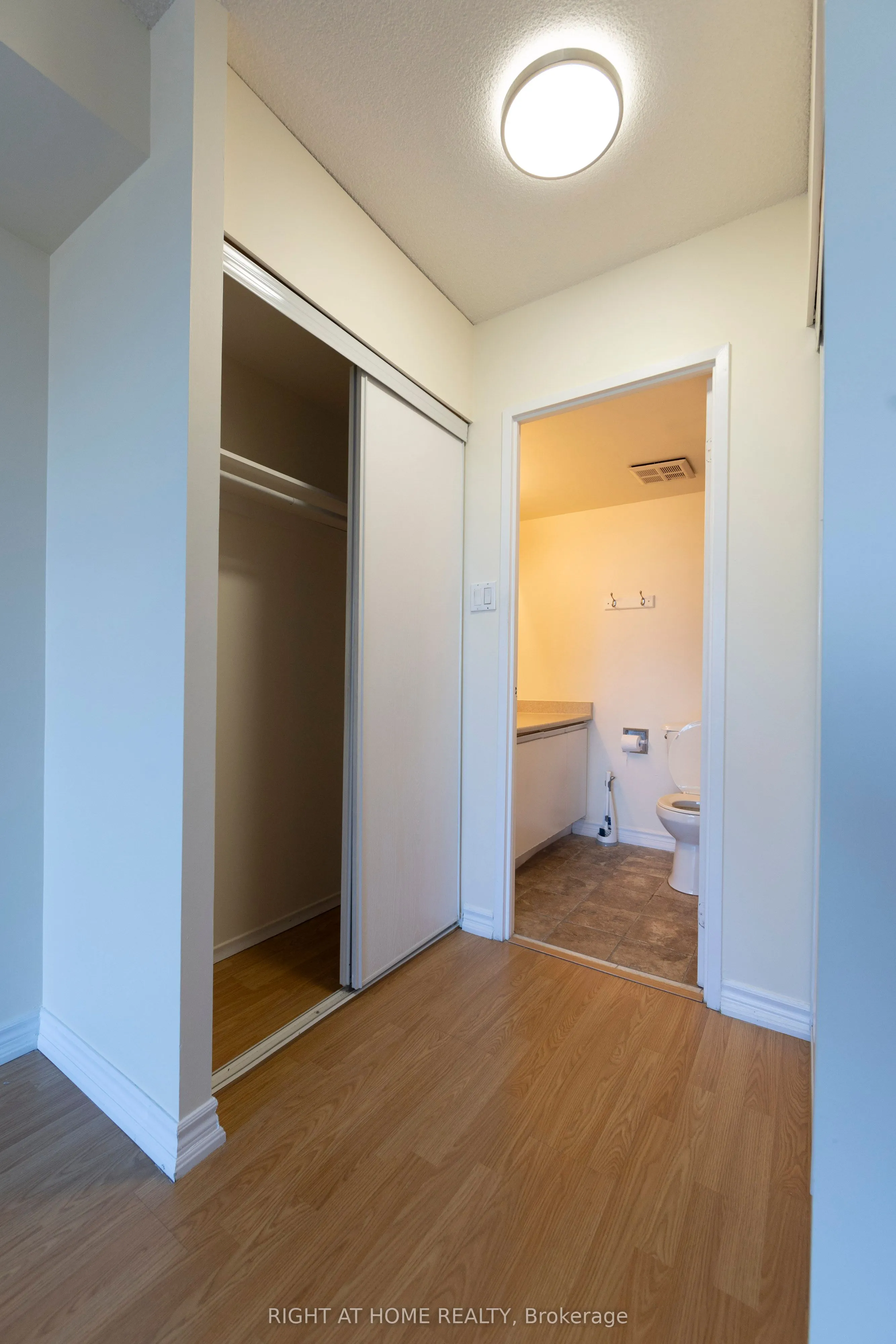 7460 Bathurst Street, #208