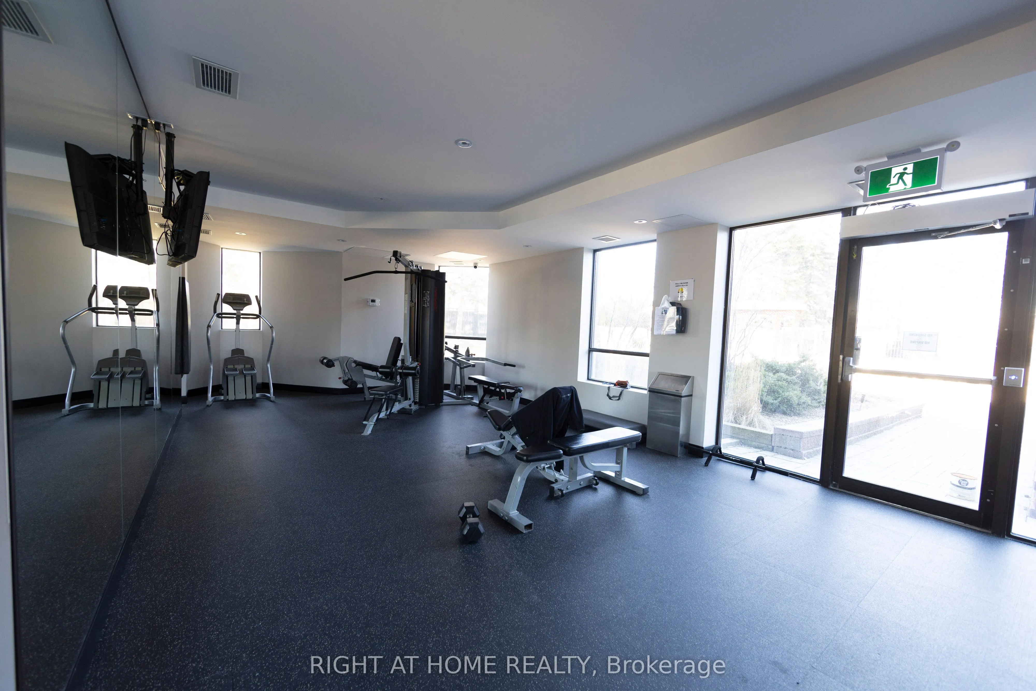 7460 Bathurst Street, #208