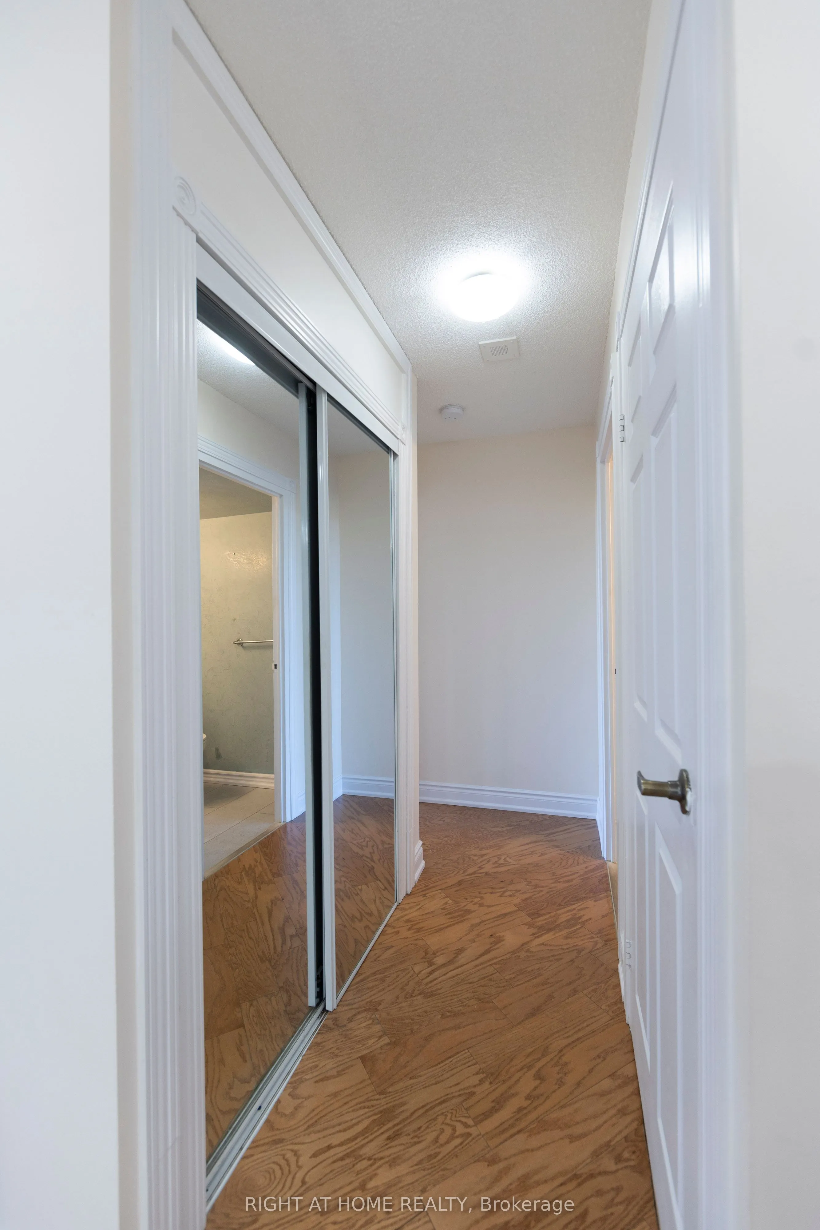7460 Bathurst Street, #208