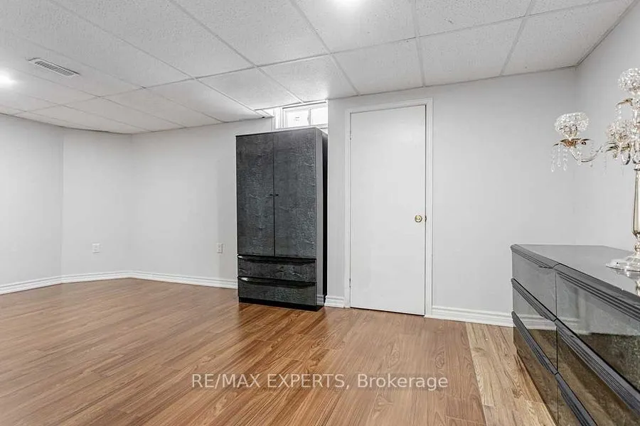 4 Depeuter Crescent