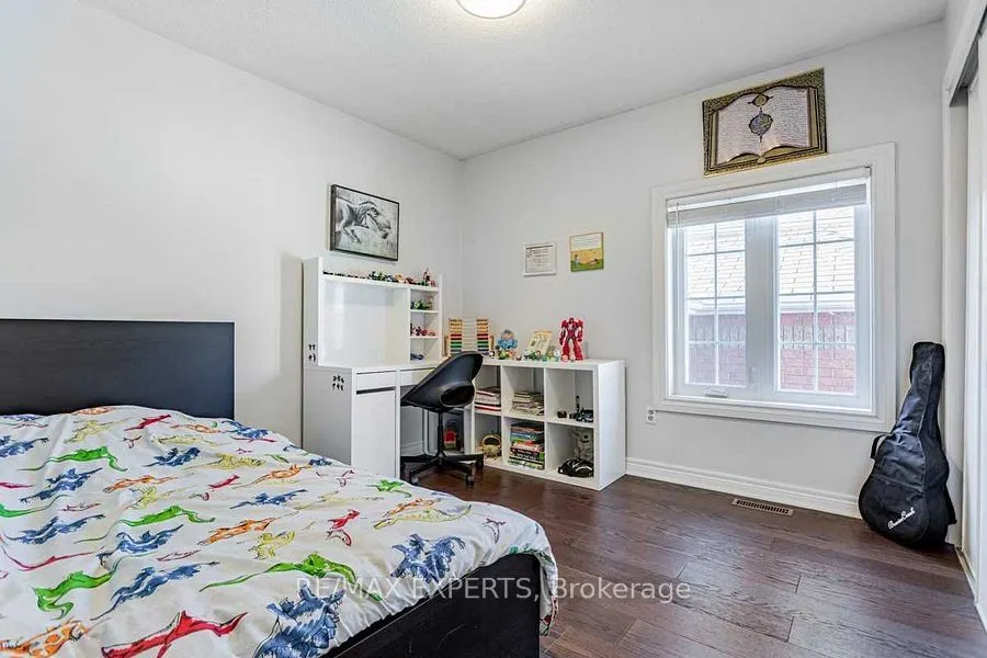 4 Depeuter Crescent