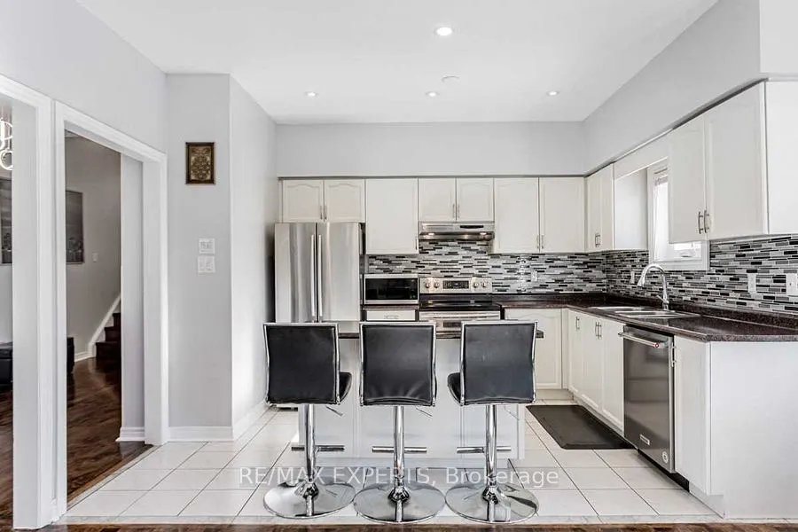 4 Depeuter Crescent