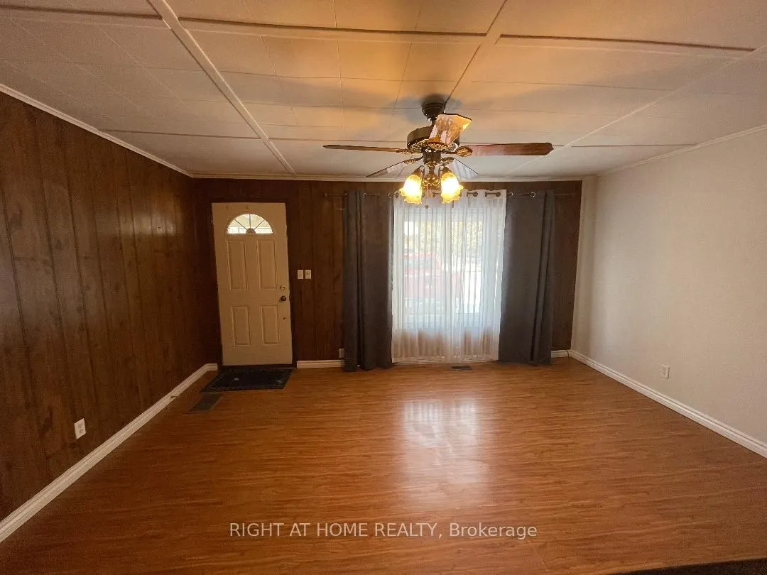 265 Shorecrest Road, #Main floor 1 bedroom unit
