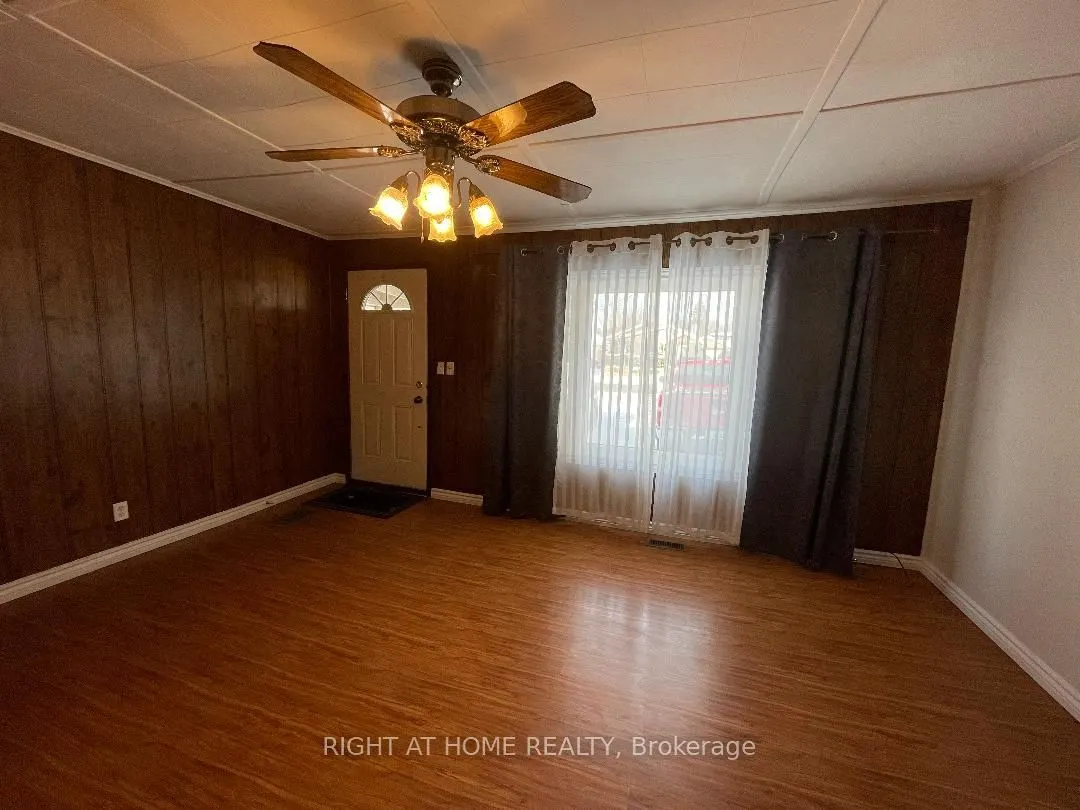 265 Shorecrest Road, #Main floor 1 bedroom unit