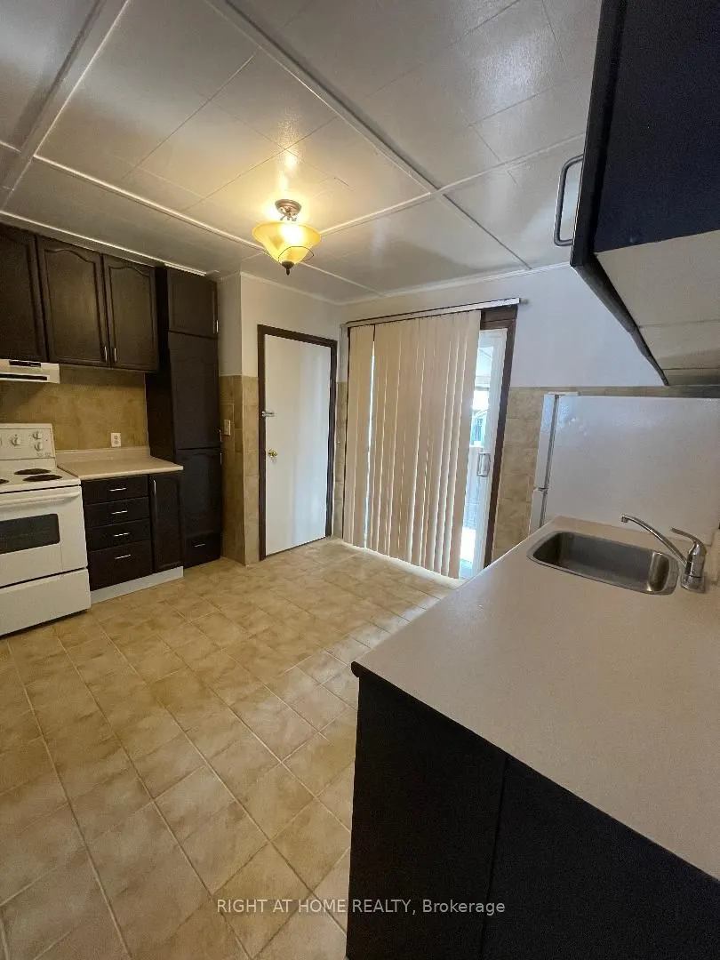 265 Shorecrest Road, #Main floor 1 bedroom unit