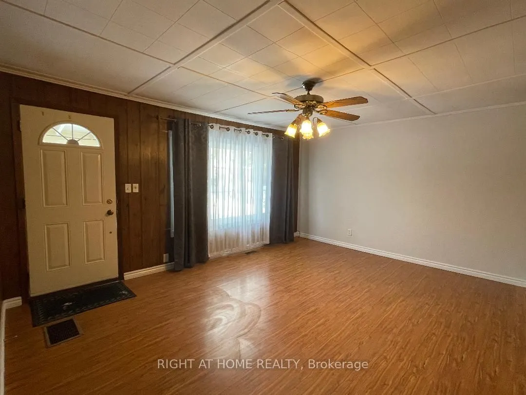 265 Shorecrest Road, #Main floor 1 bedroom unit