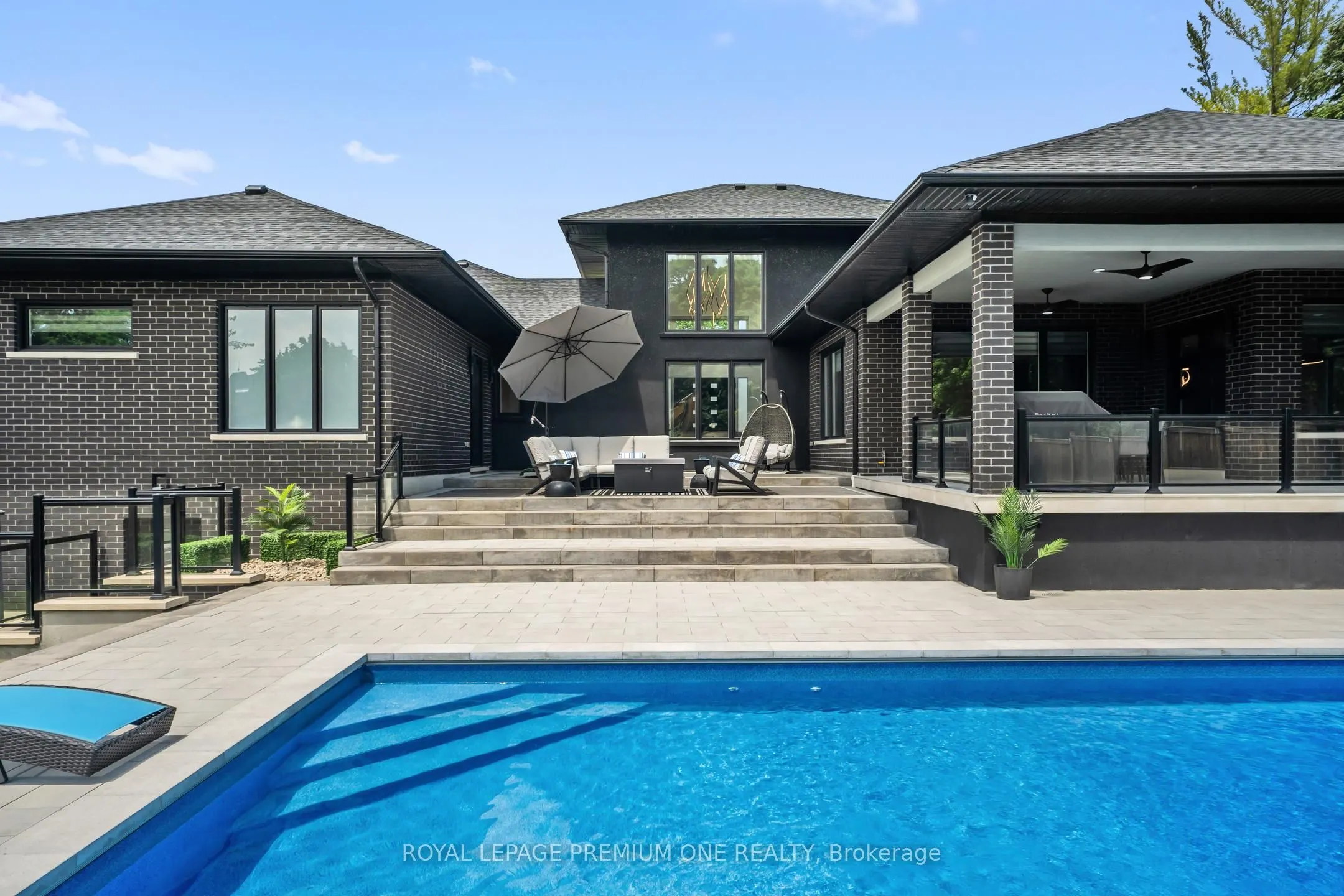 11 Hollywood Crescent