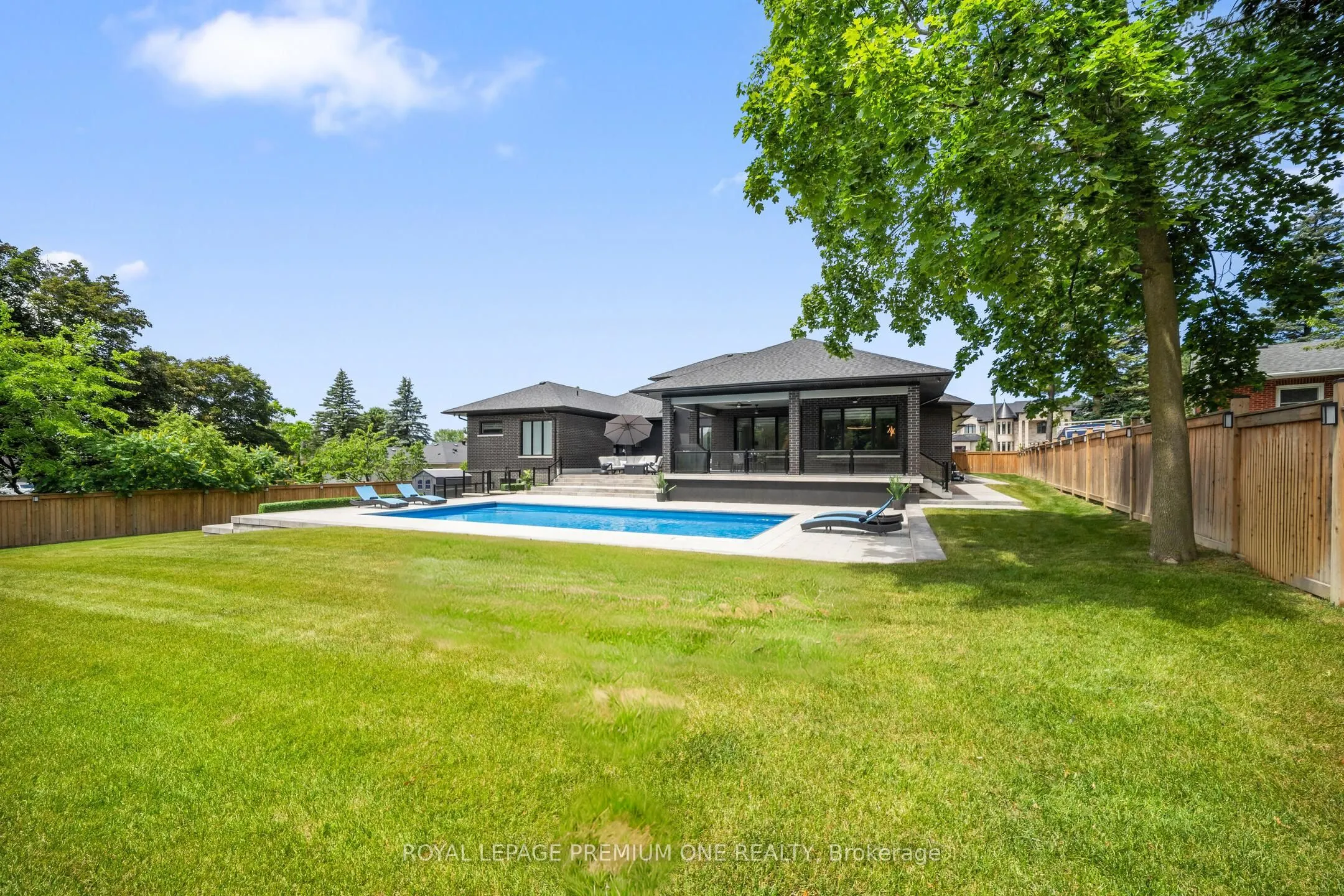 11 Hollywood Crescent