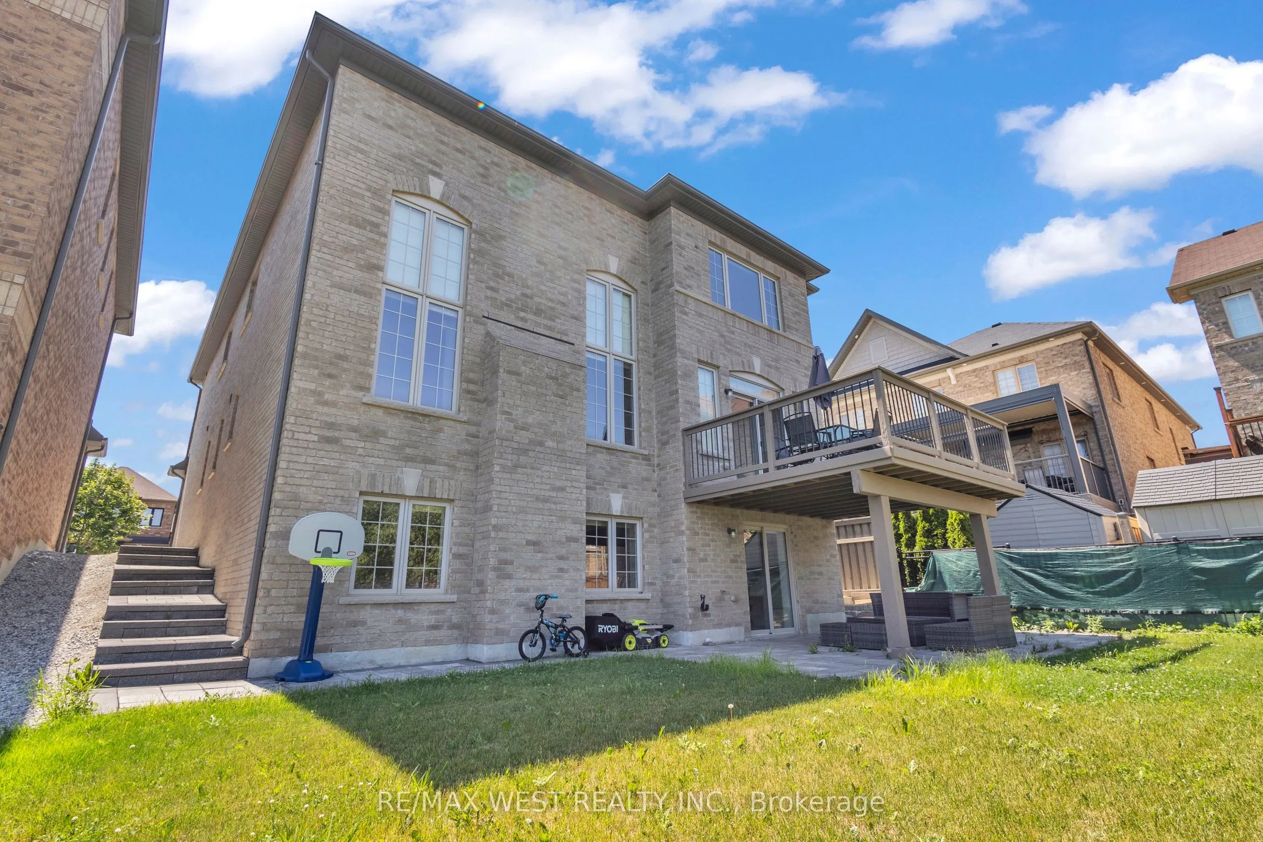 41 Pelee Avenue