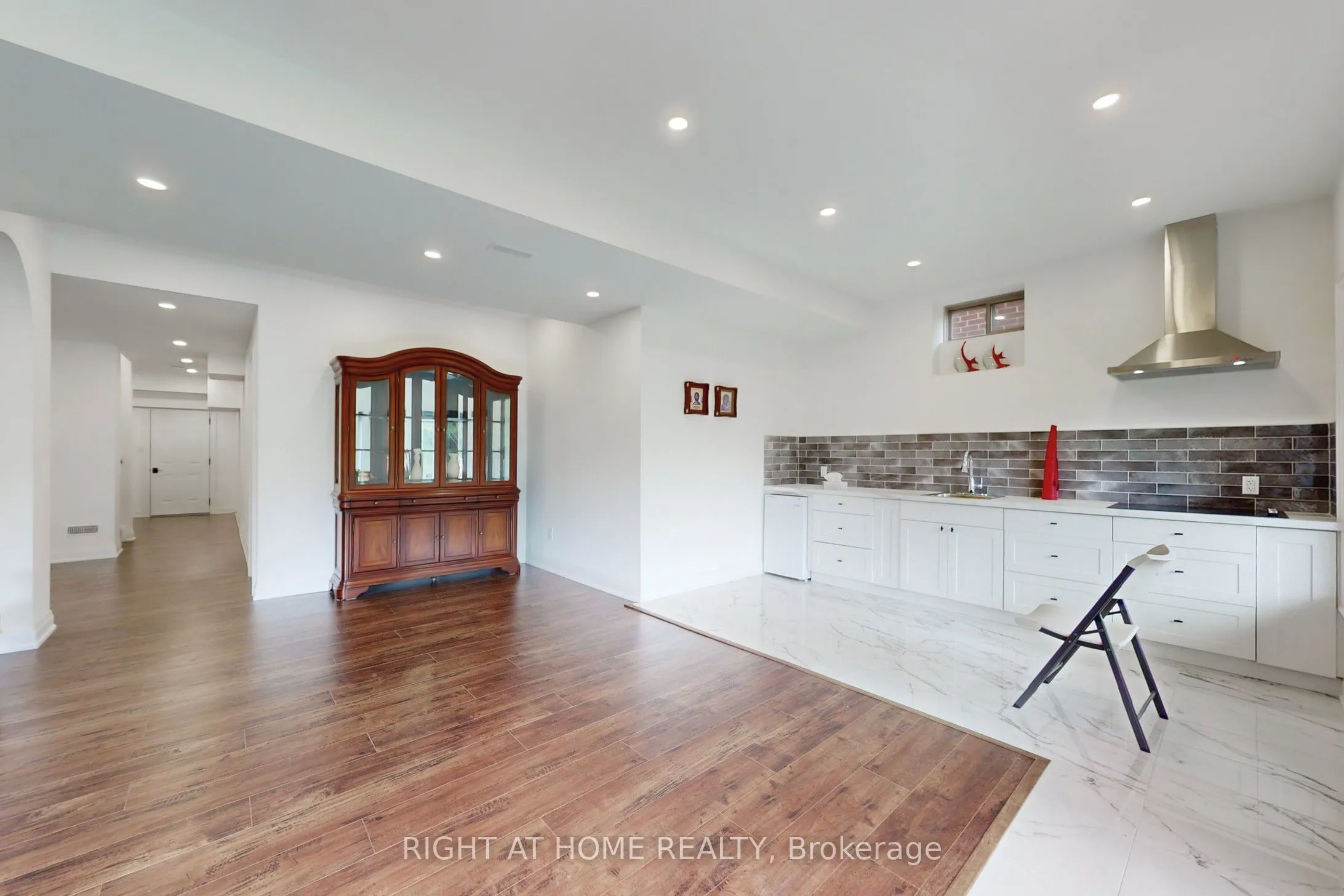 216 Sunset Vista Court E