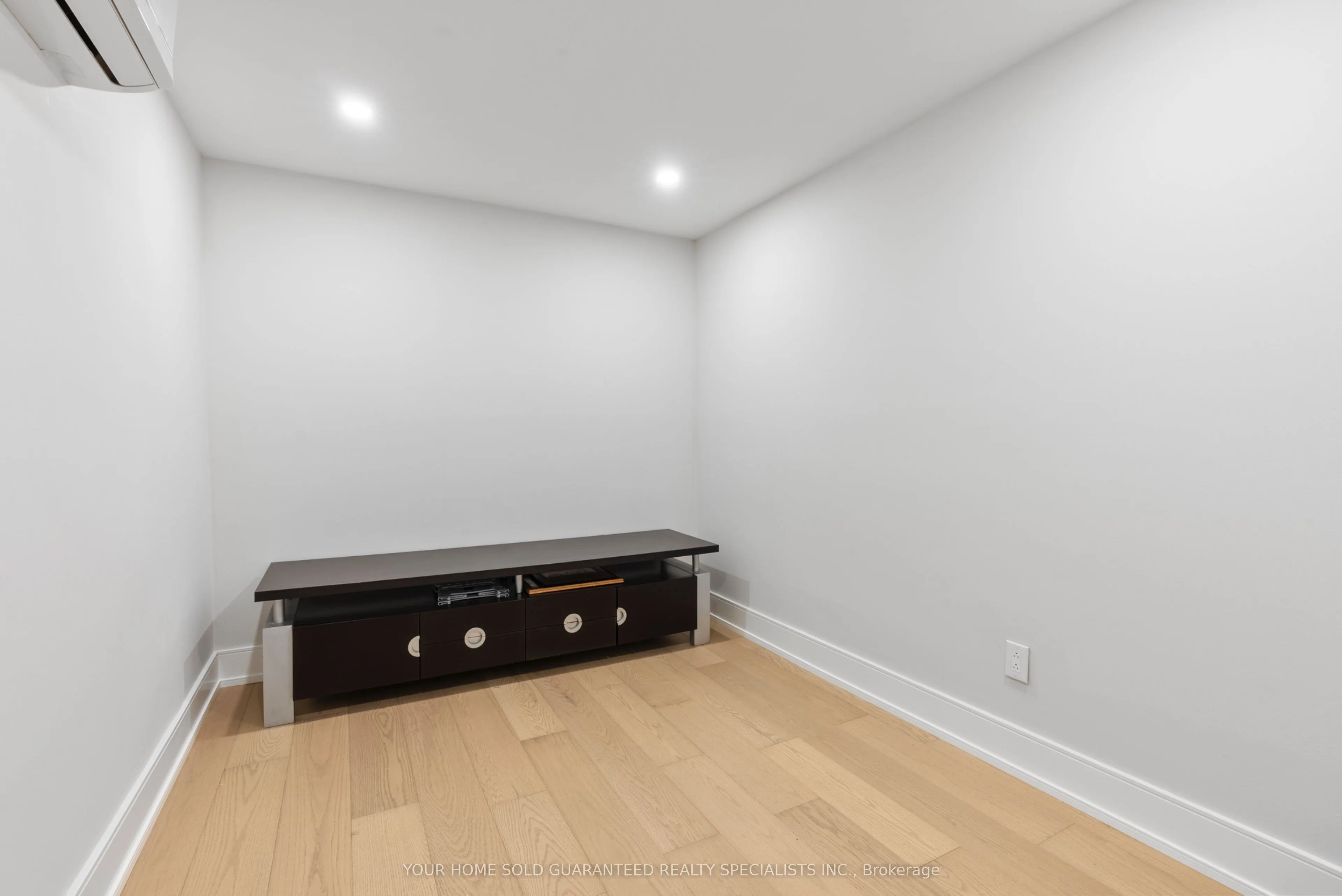 146 MILESTONE Crescent E, #52
