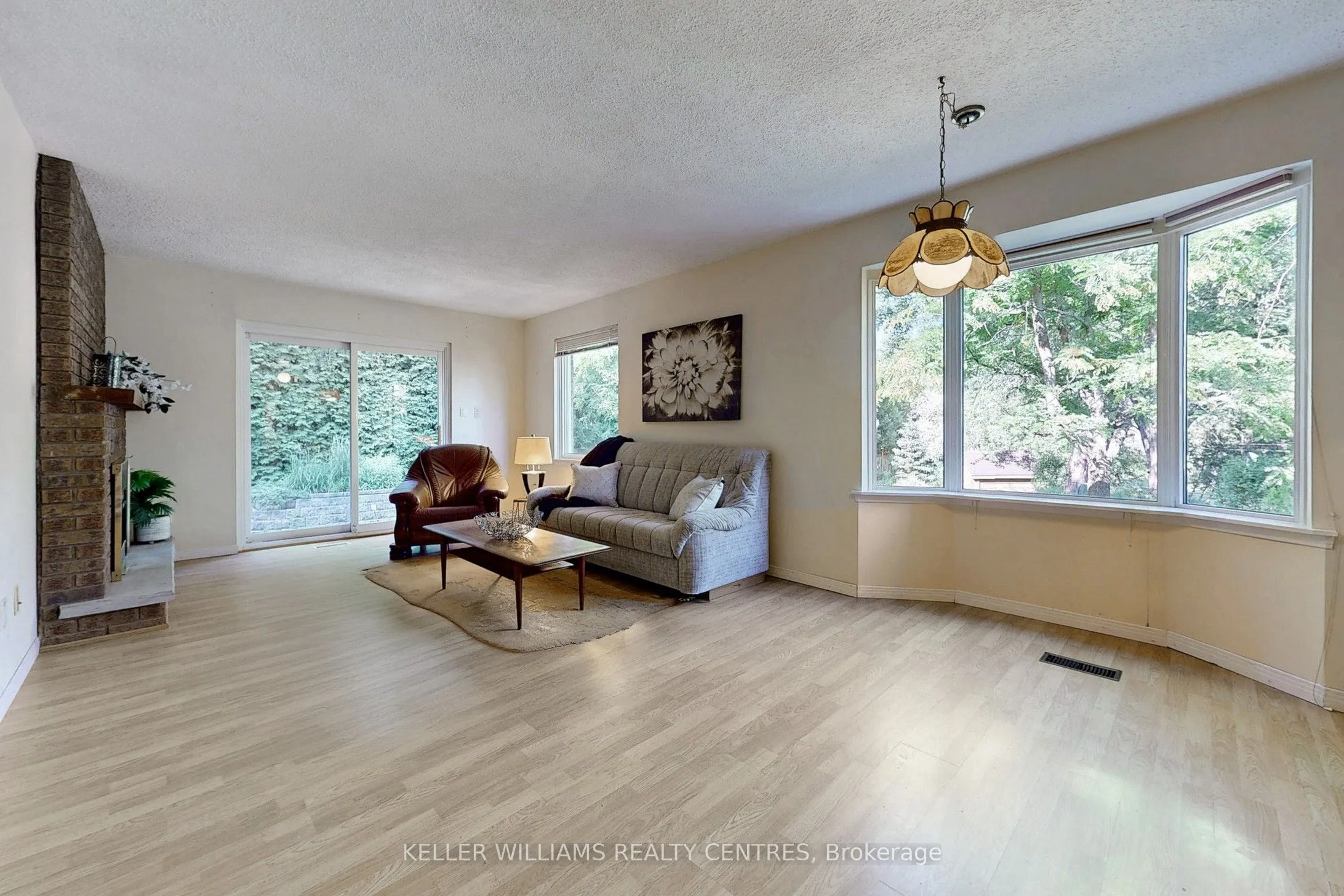 27 Hawthorne Lane