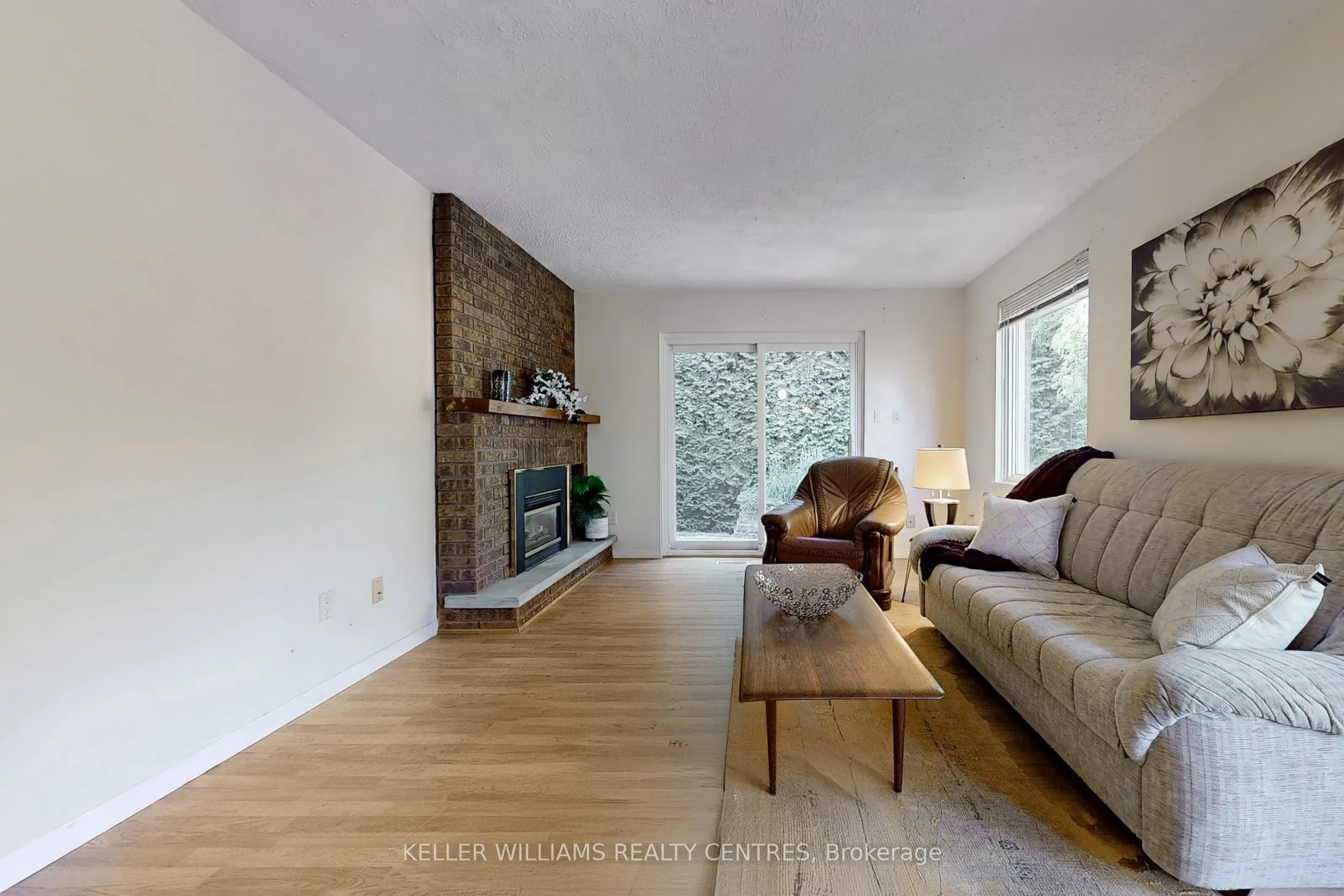 27 Hawthorne Lane