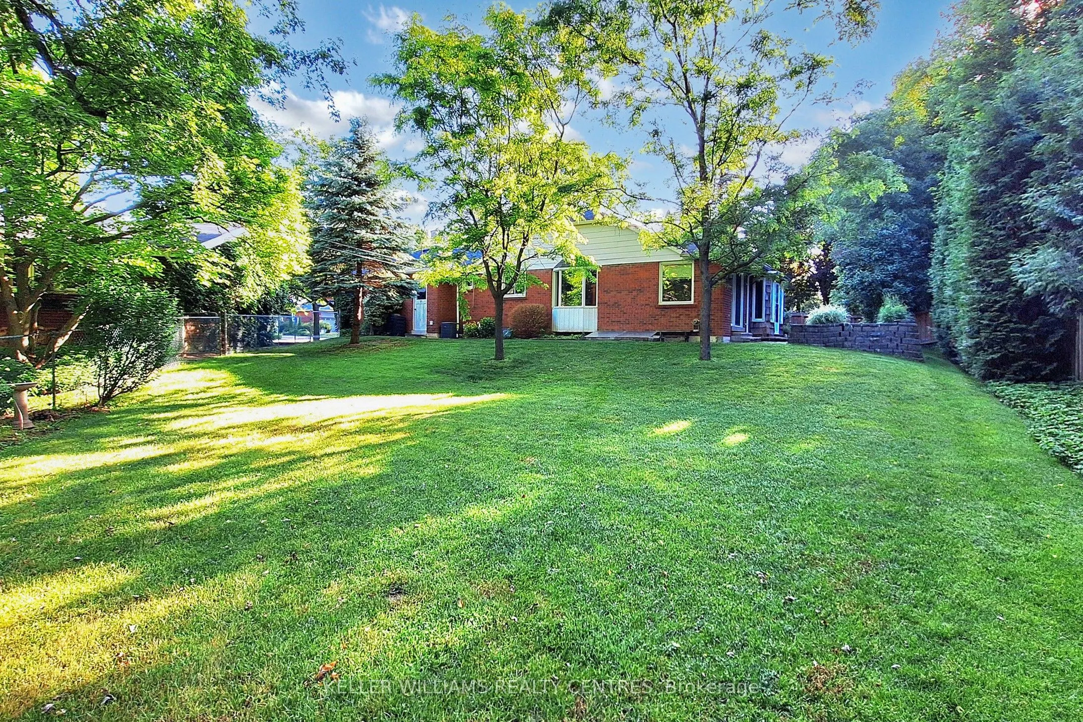 27 Hawthorne Lane