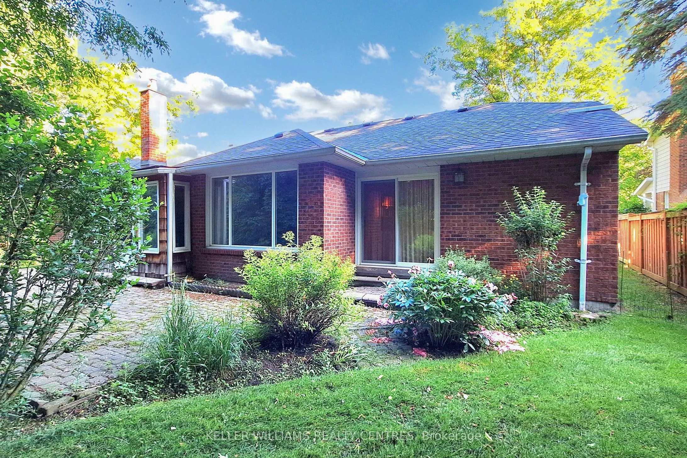 27 Hawthorne Lane