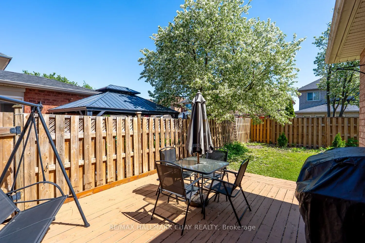 17 Henderson Crescent