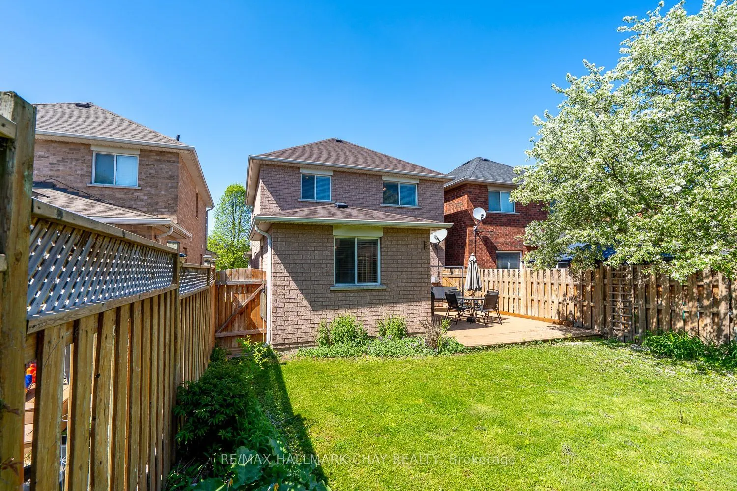 17 Henderson Crescent