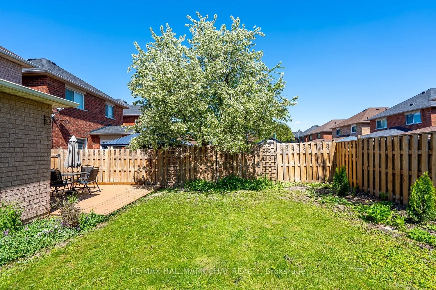17 Henderson Crescent